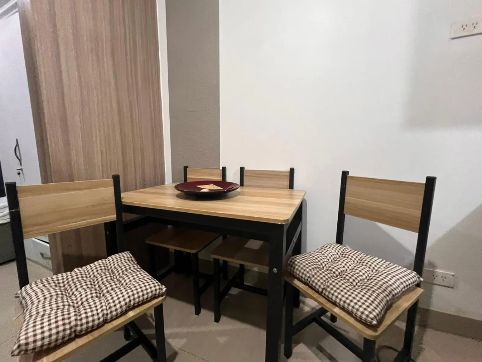 Dining area in Mall Of Asia - Aseana Prime Accommodations