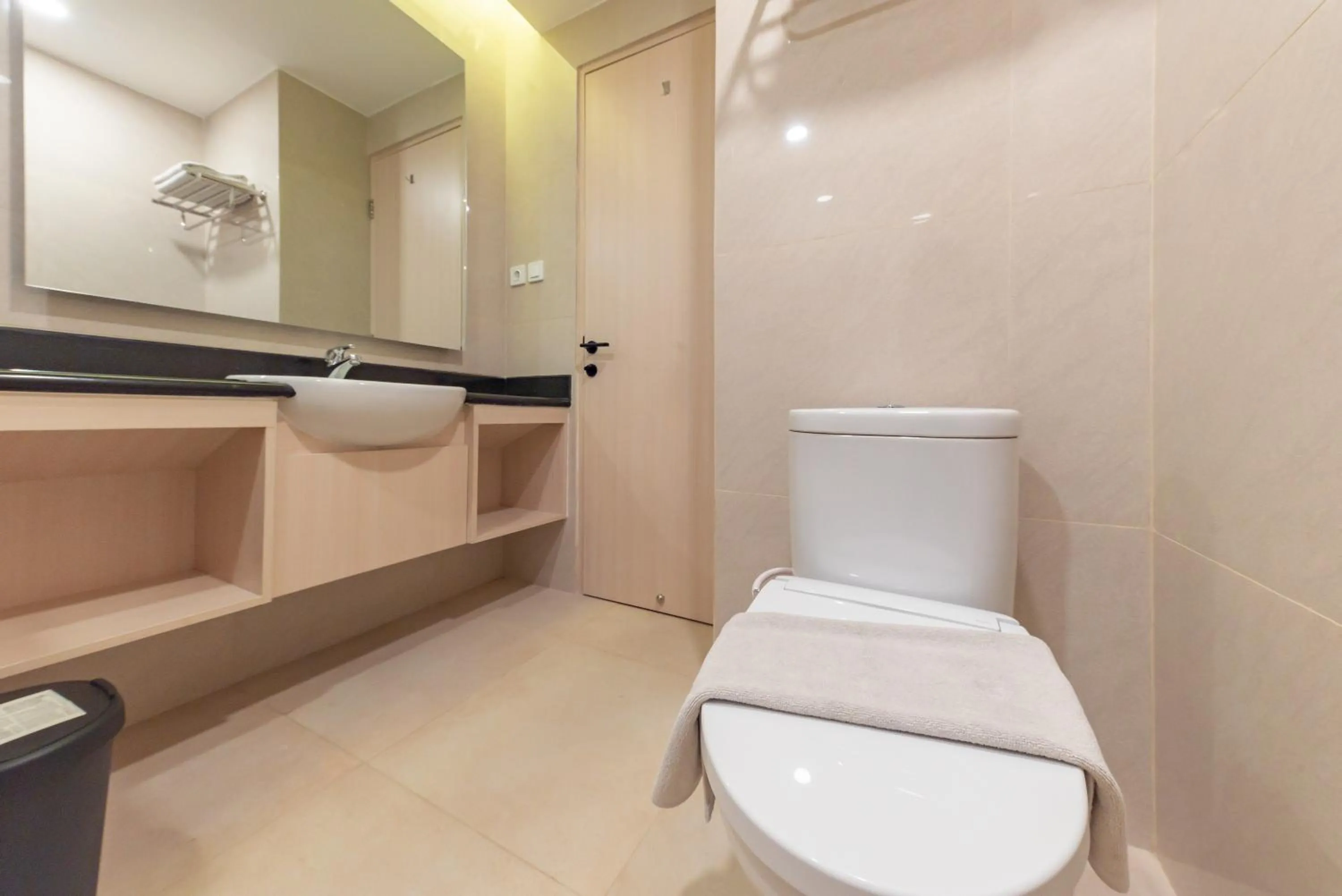 Bathroom in RedDoorz Premium near Paris Van Java Mall