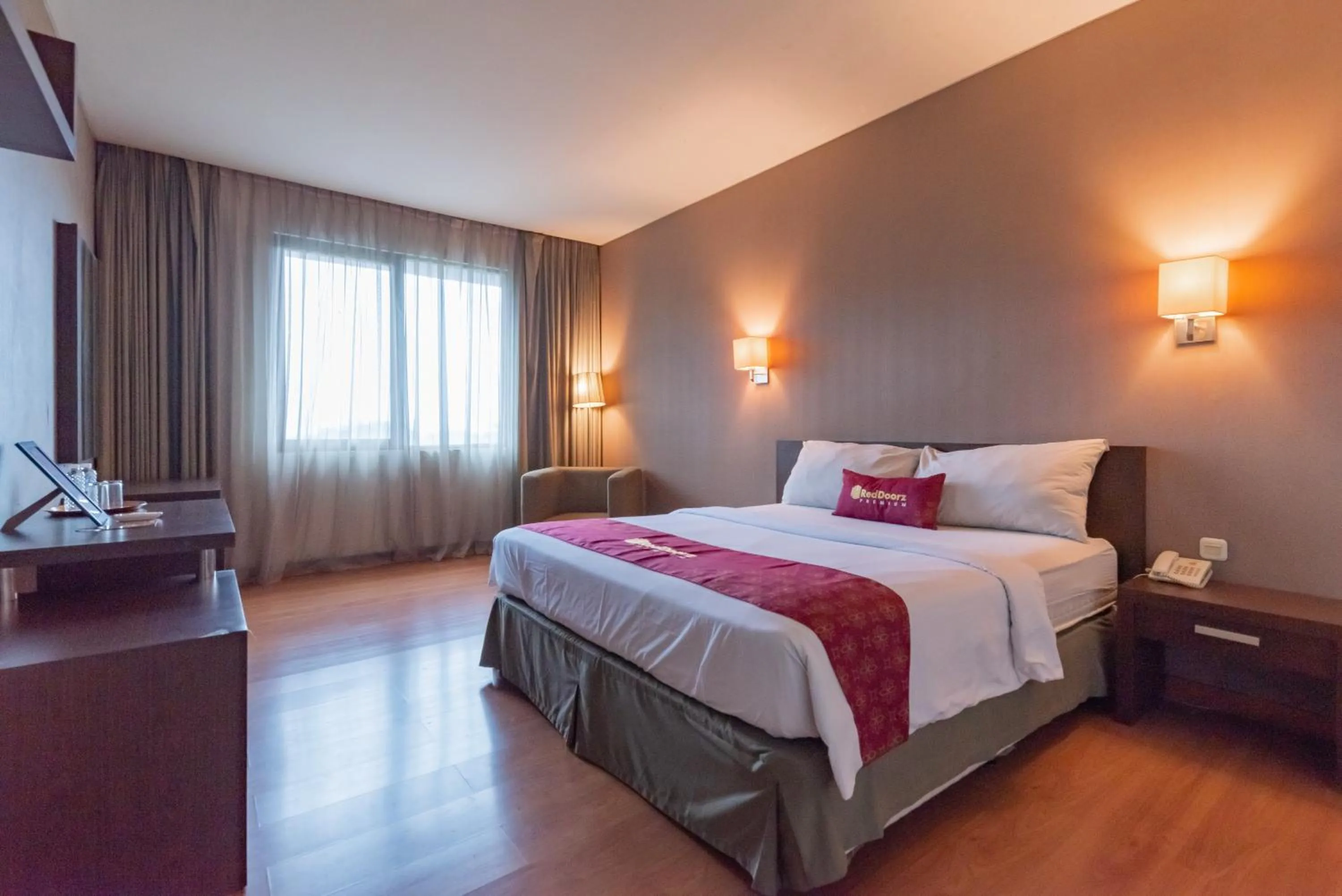 Suite in RedDoorz Premium near Paris Van Java Mall