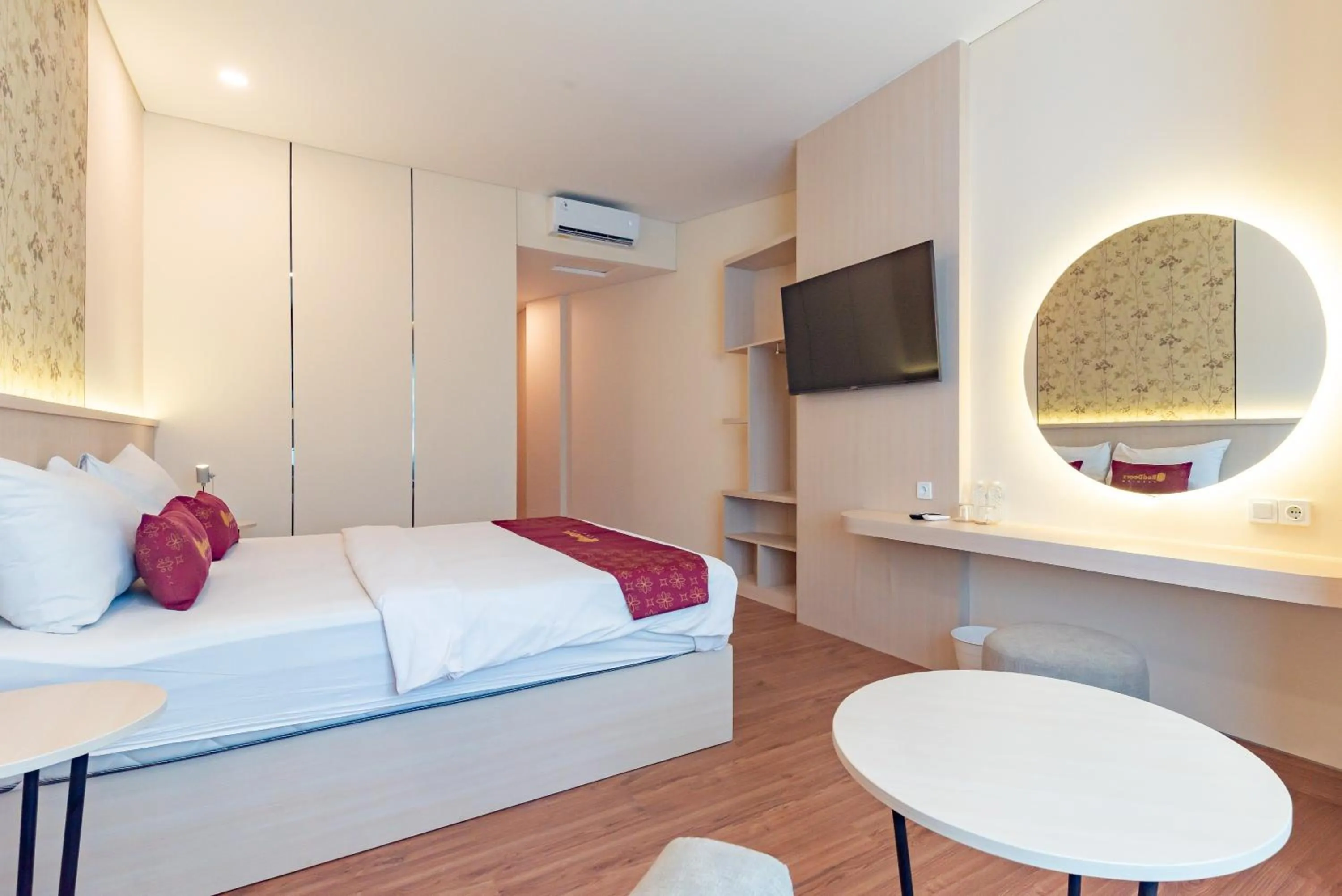 Bedroom, Bed in RedDoorz Premium near Paris Van Java Mall