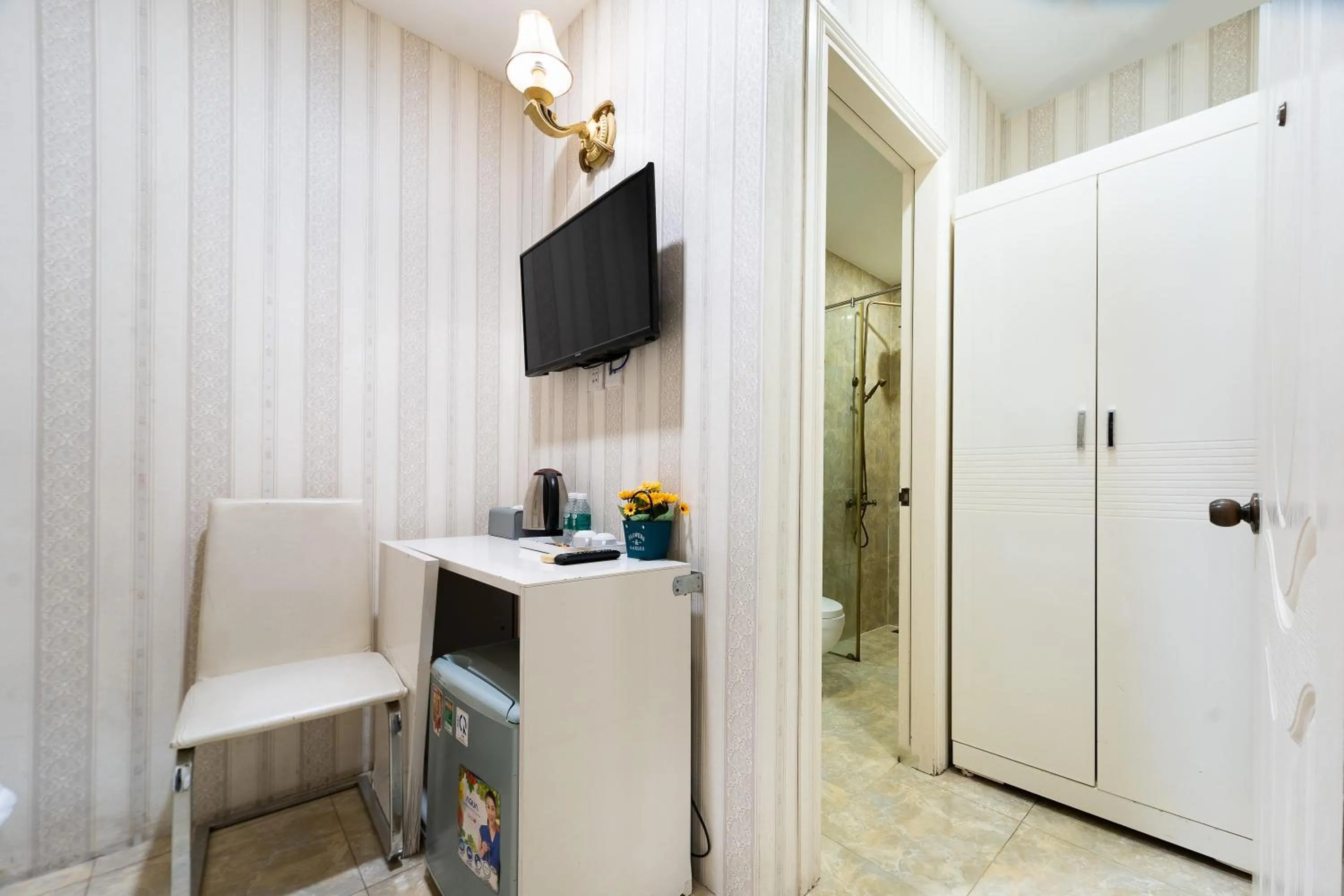 TV and multimedia in WIN hotel & Apartment