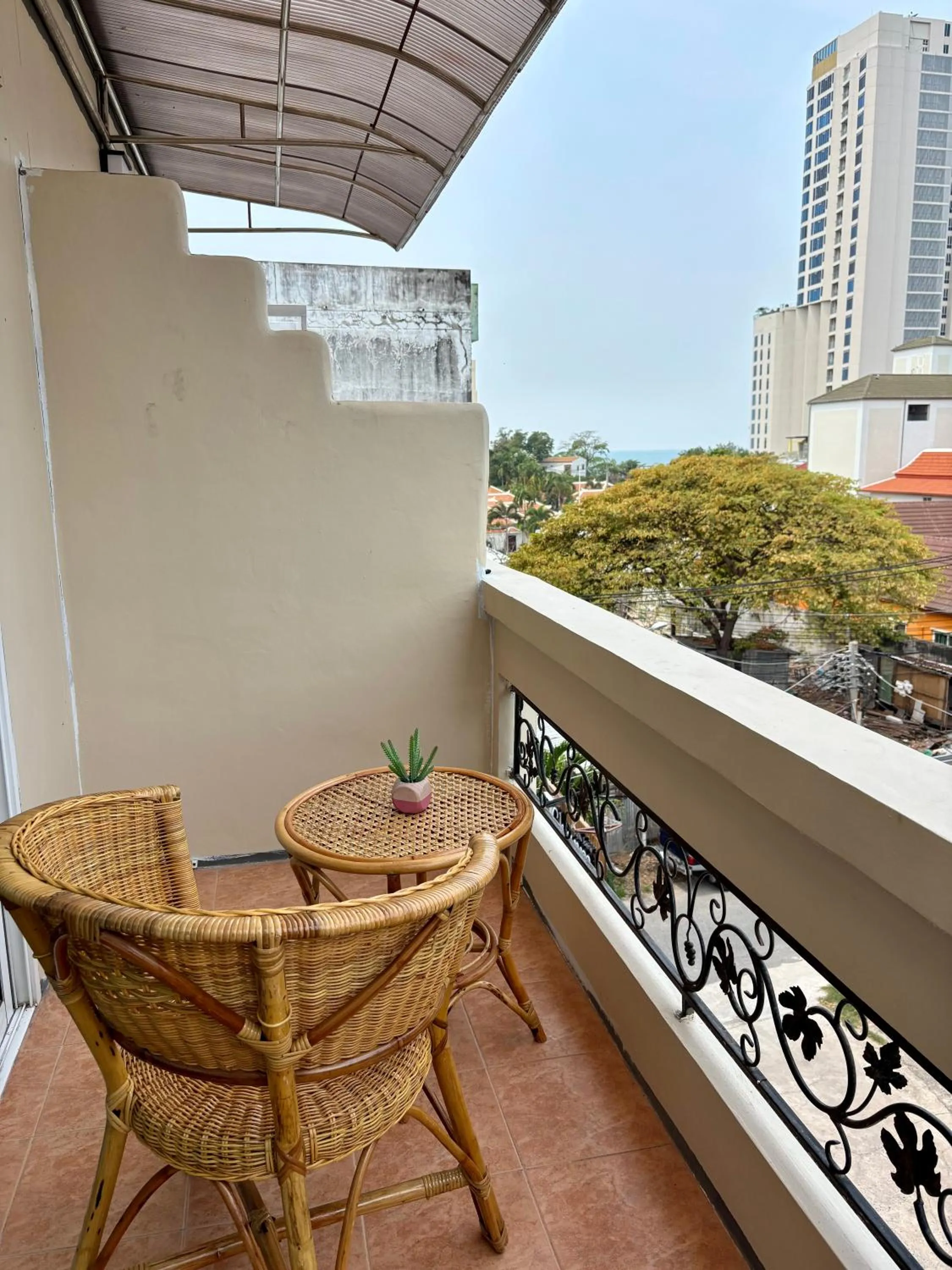 Balcony/Terrace in Charm Hostel at Pratumnak