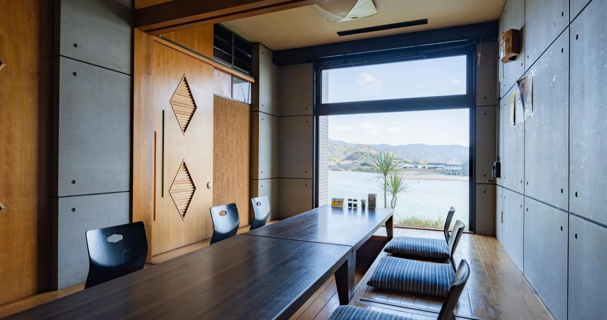 Restaurant/places to eat in Hotel SEASONS NICHINAN