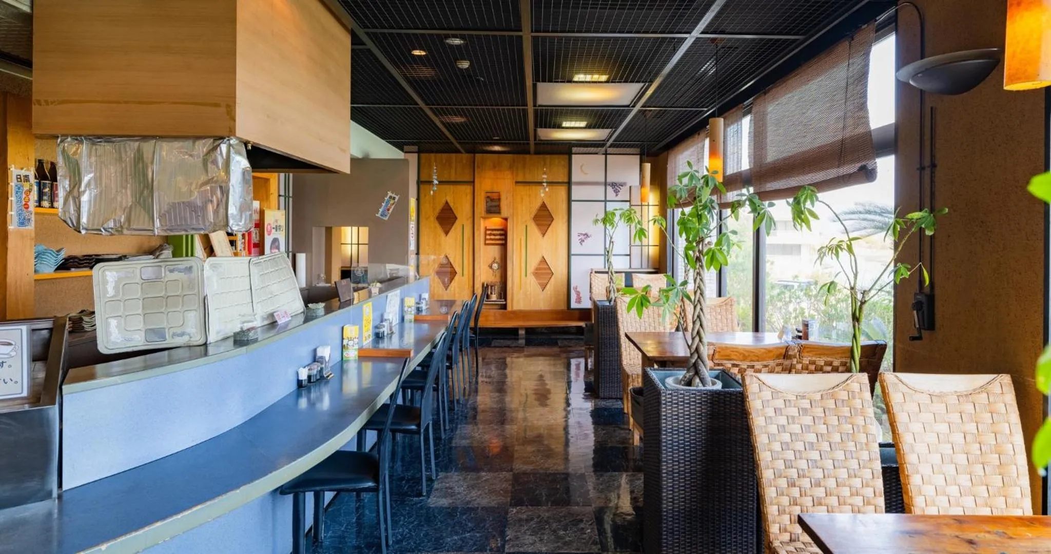 Restaurant/places to eat in Hotel SEASONS NICHINAN