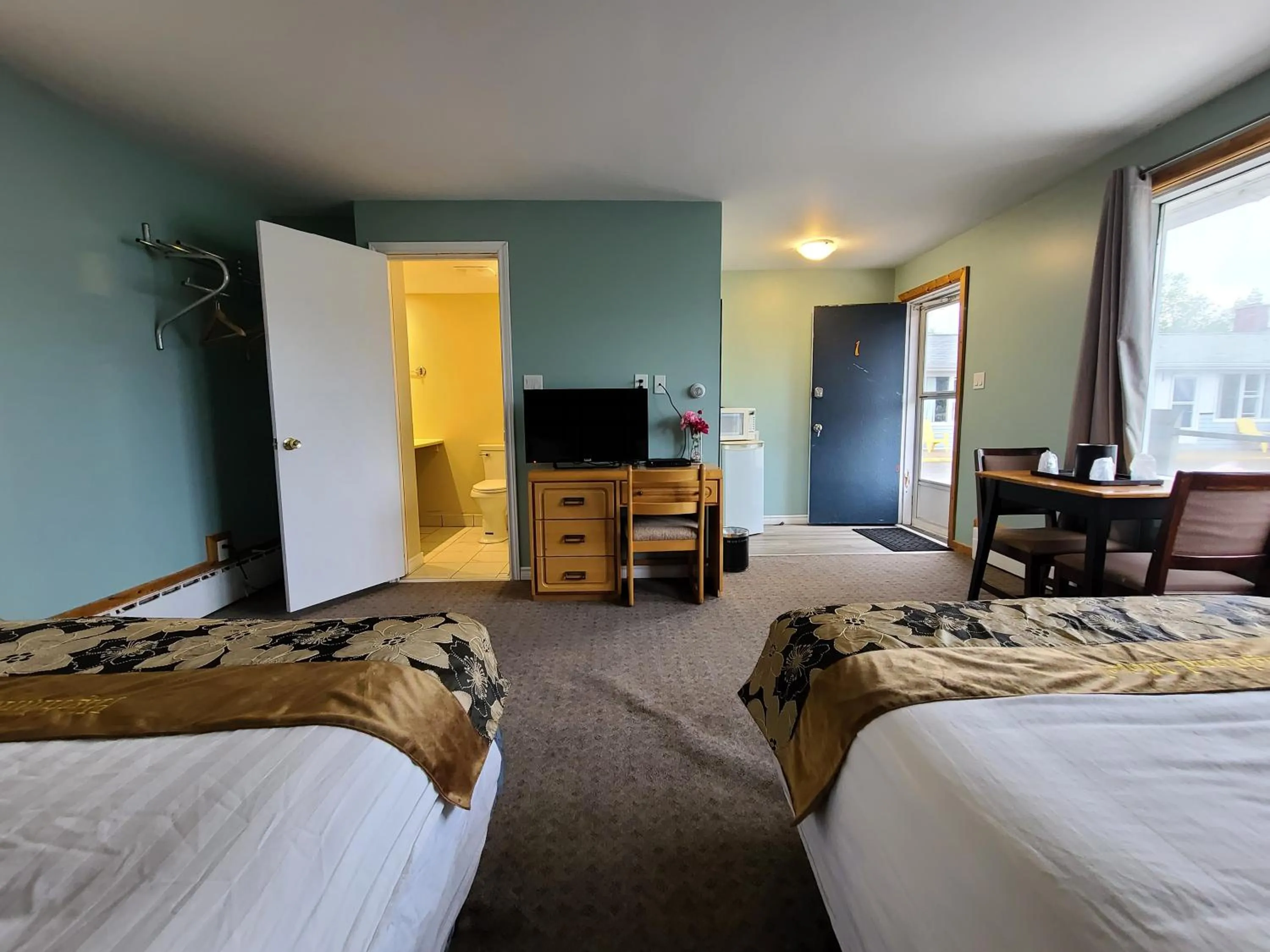 Bed in Highland Motel