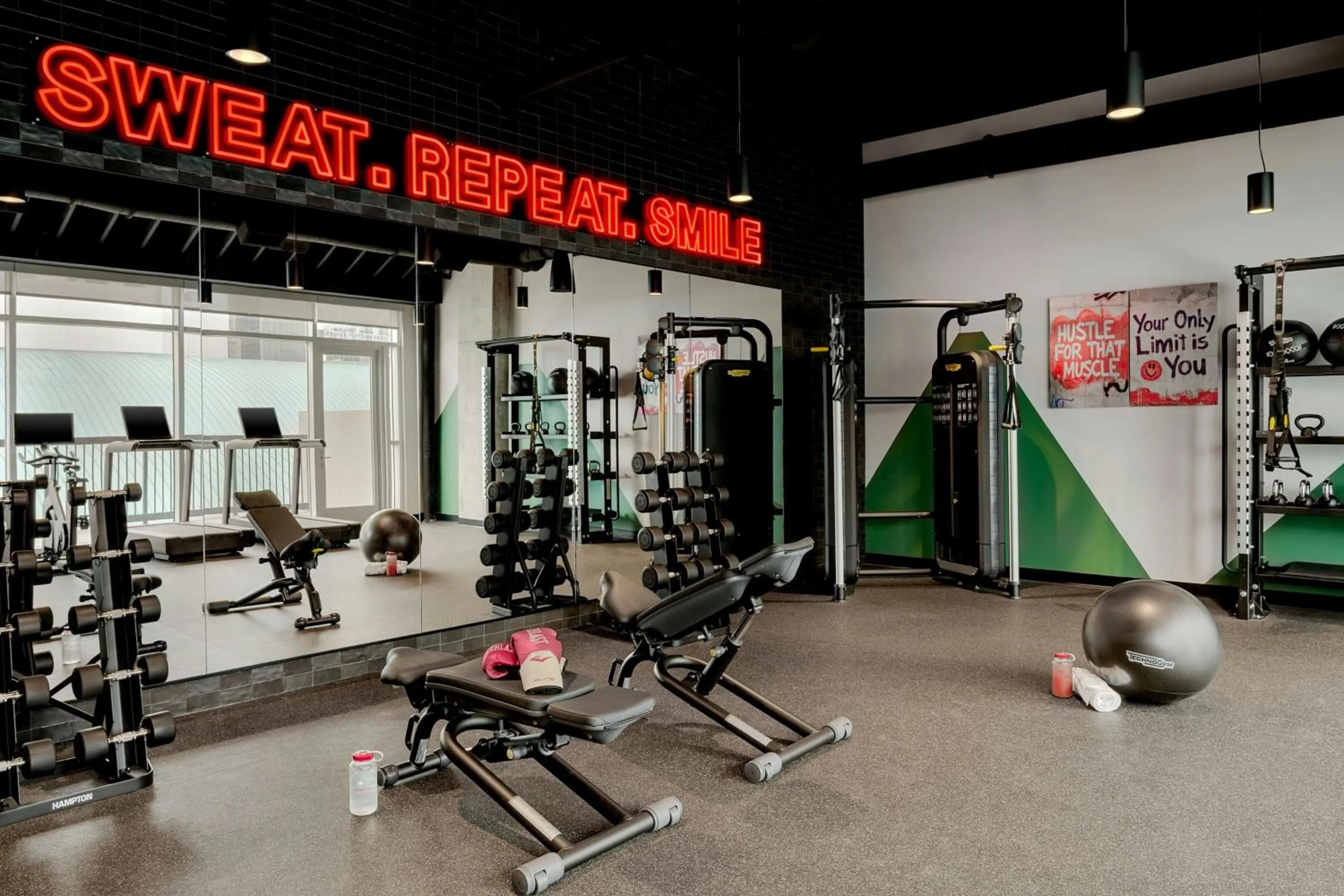 Fitness centre/facilities in Moxy Charlotte Downtown