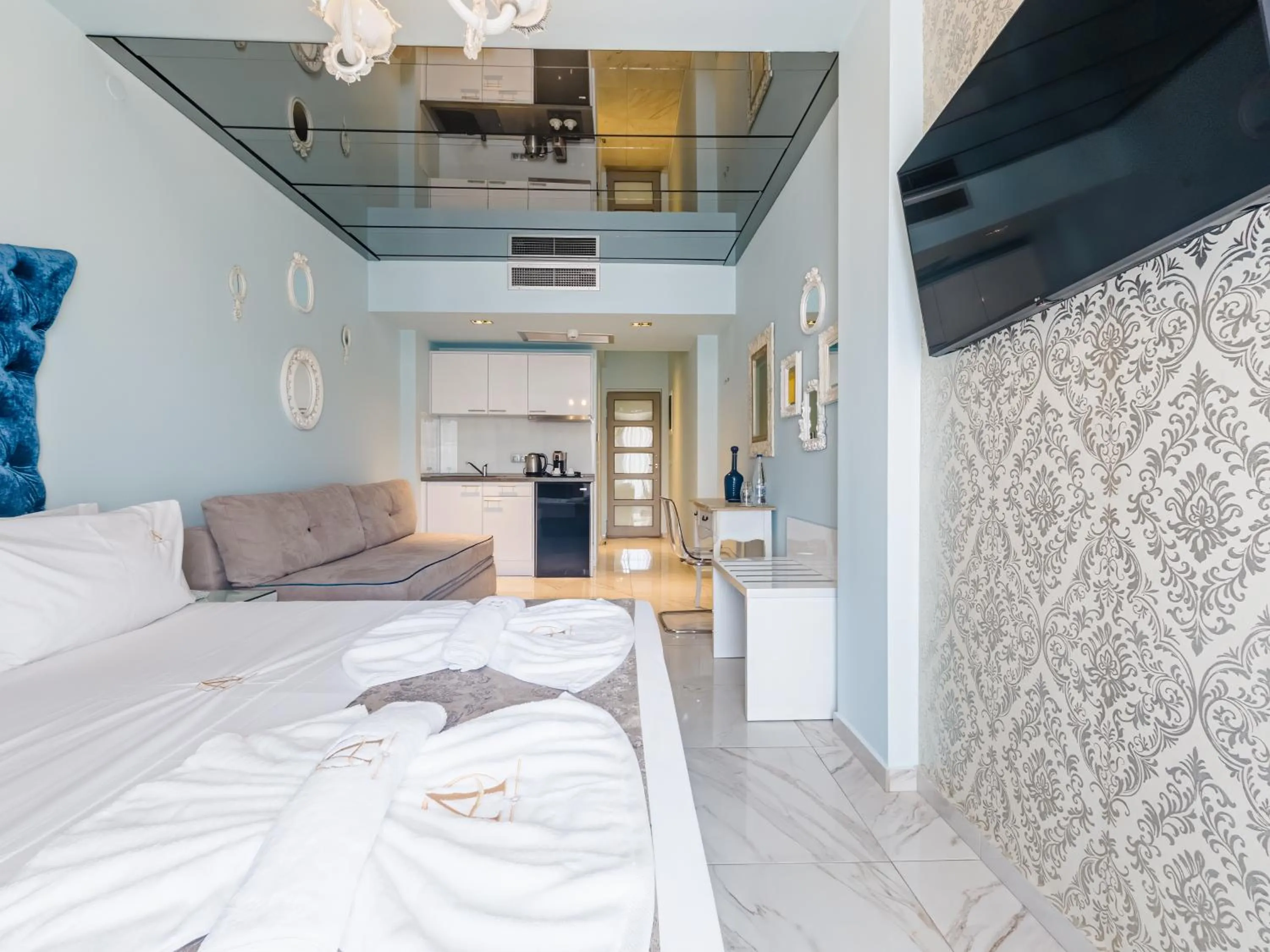 Photo of the whole room, Bed in Alpha Luxury Suites