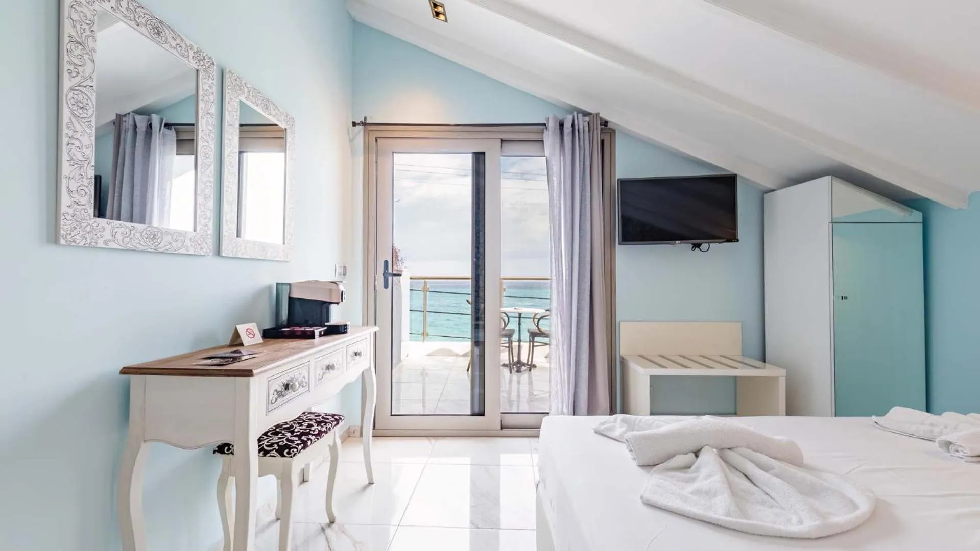 Photo of the whole room, Bed in Alpha Luxury Suites