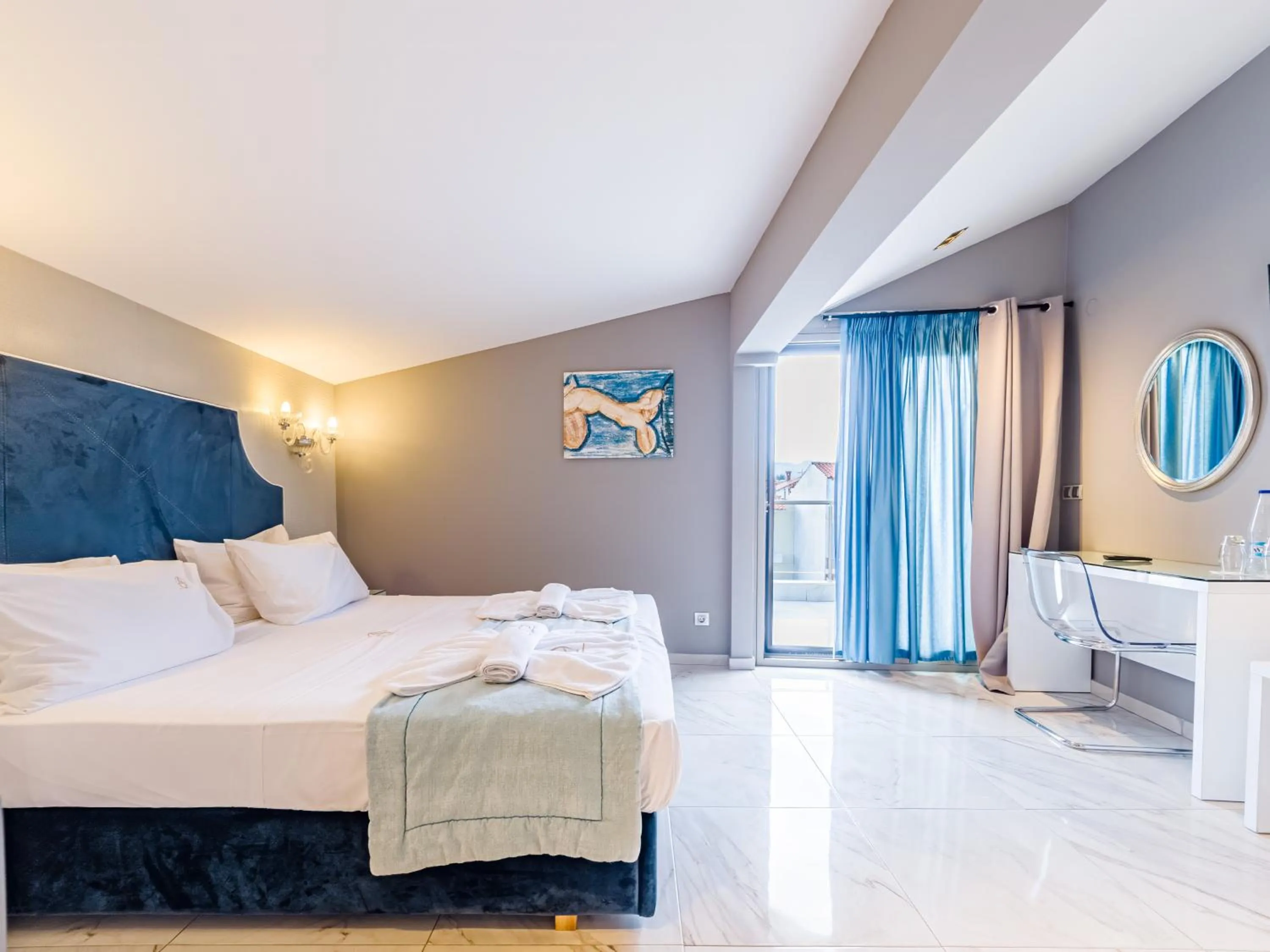 Bedroom, Bed in Alpha Luxury Suites