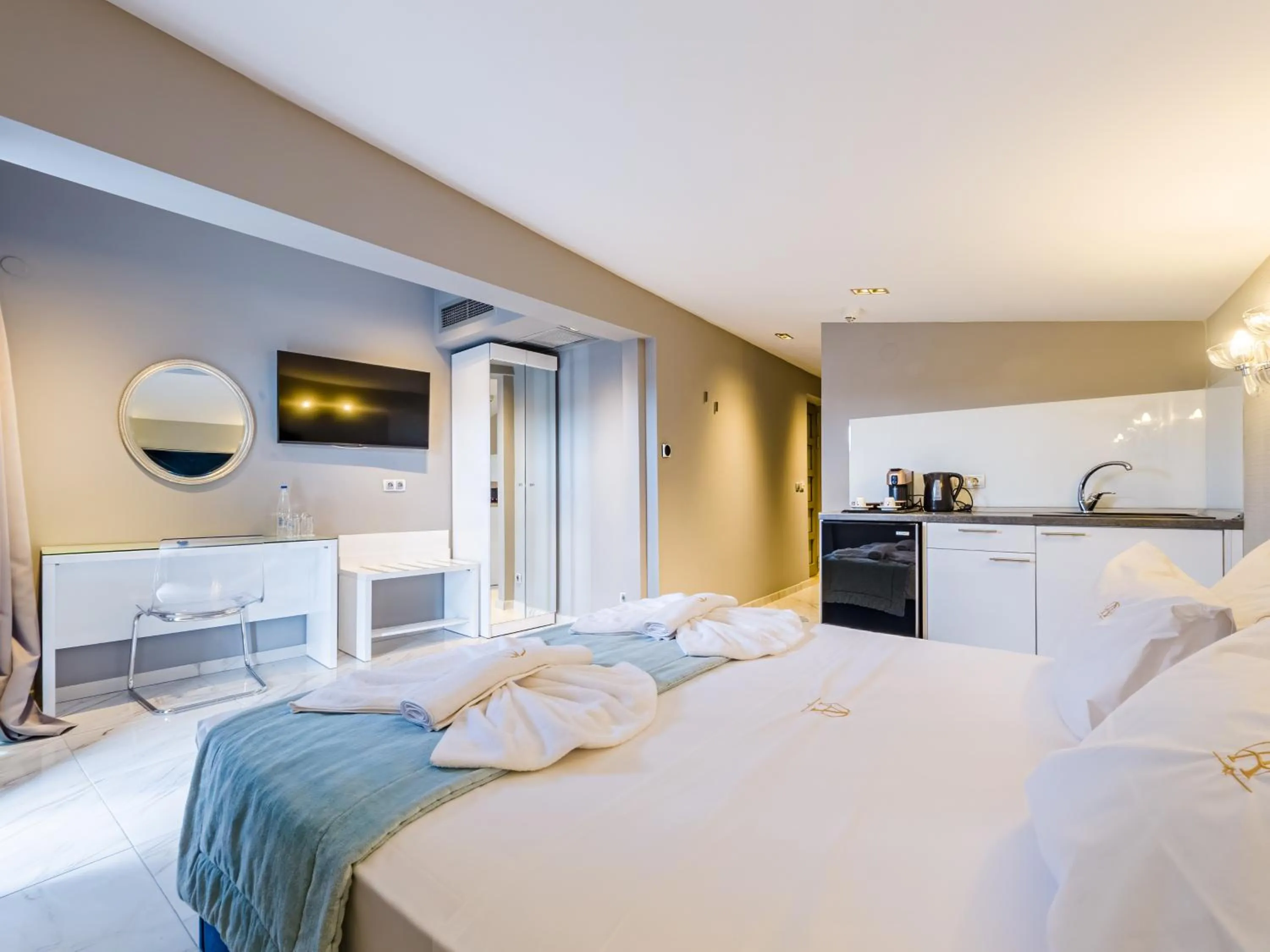 Photo of the whole room, Bed in Alpha Luxury Suites