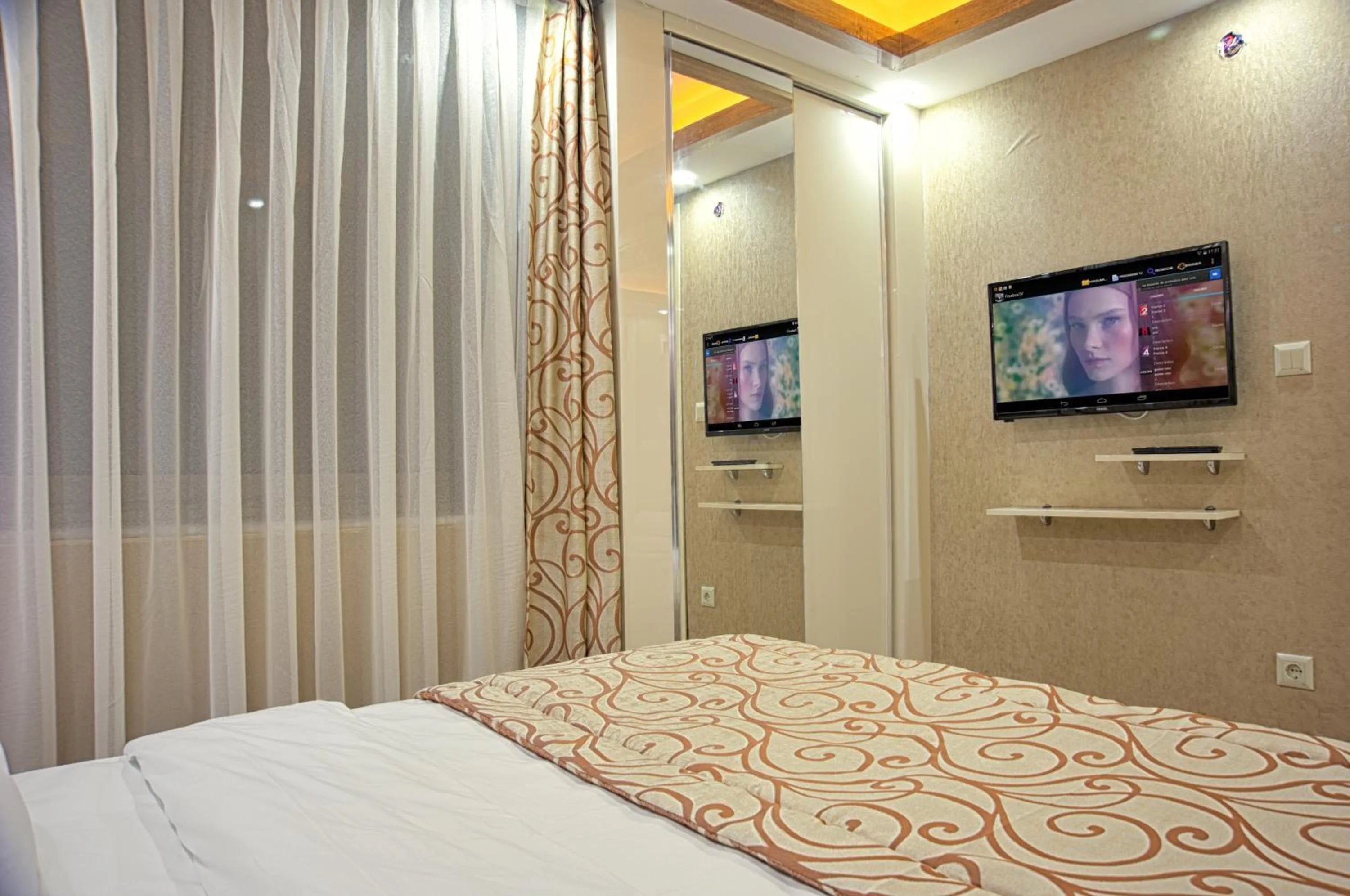 Bedroom, Bed in Best Fulya Suites
