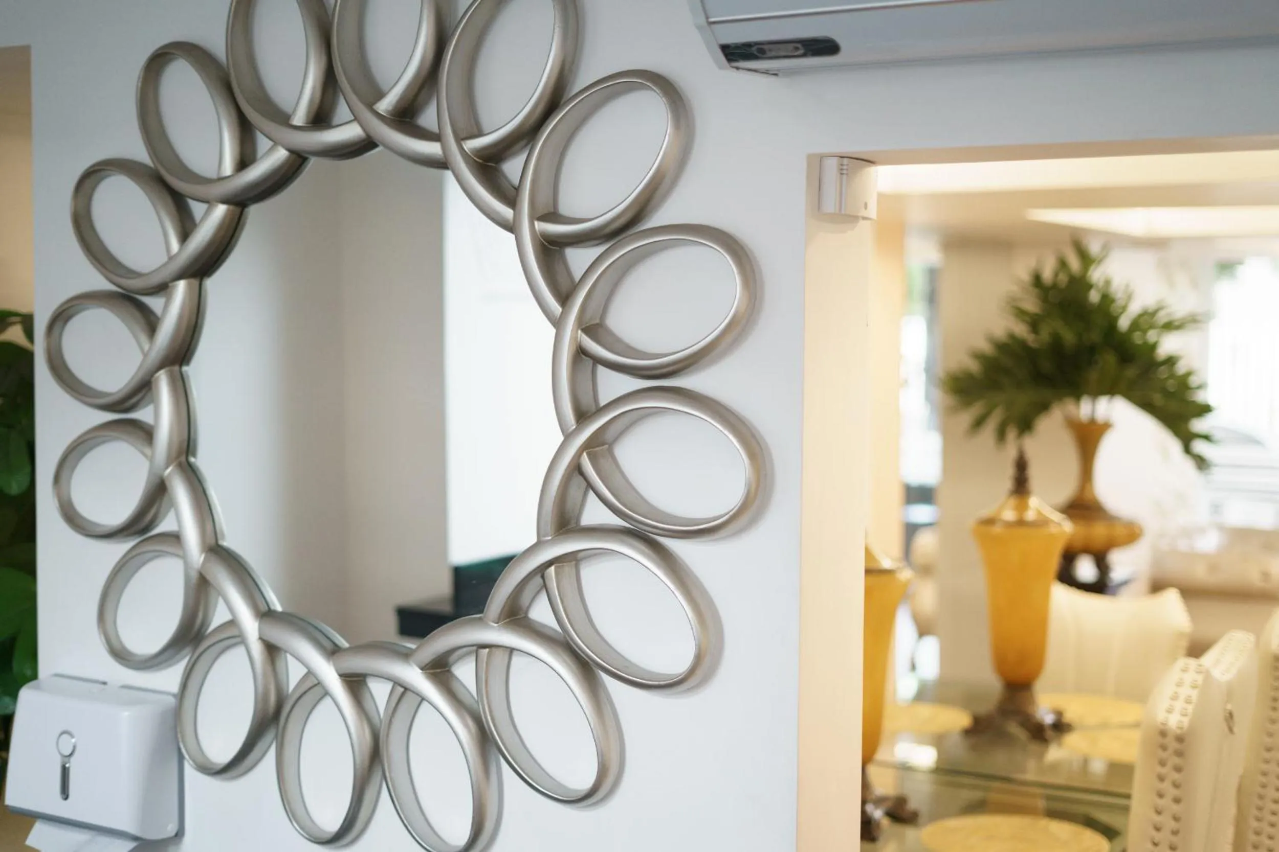 Decorative detail in Recovery house by Zenya Host