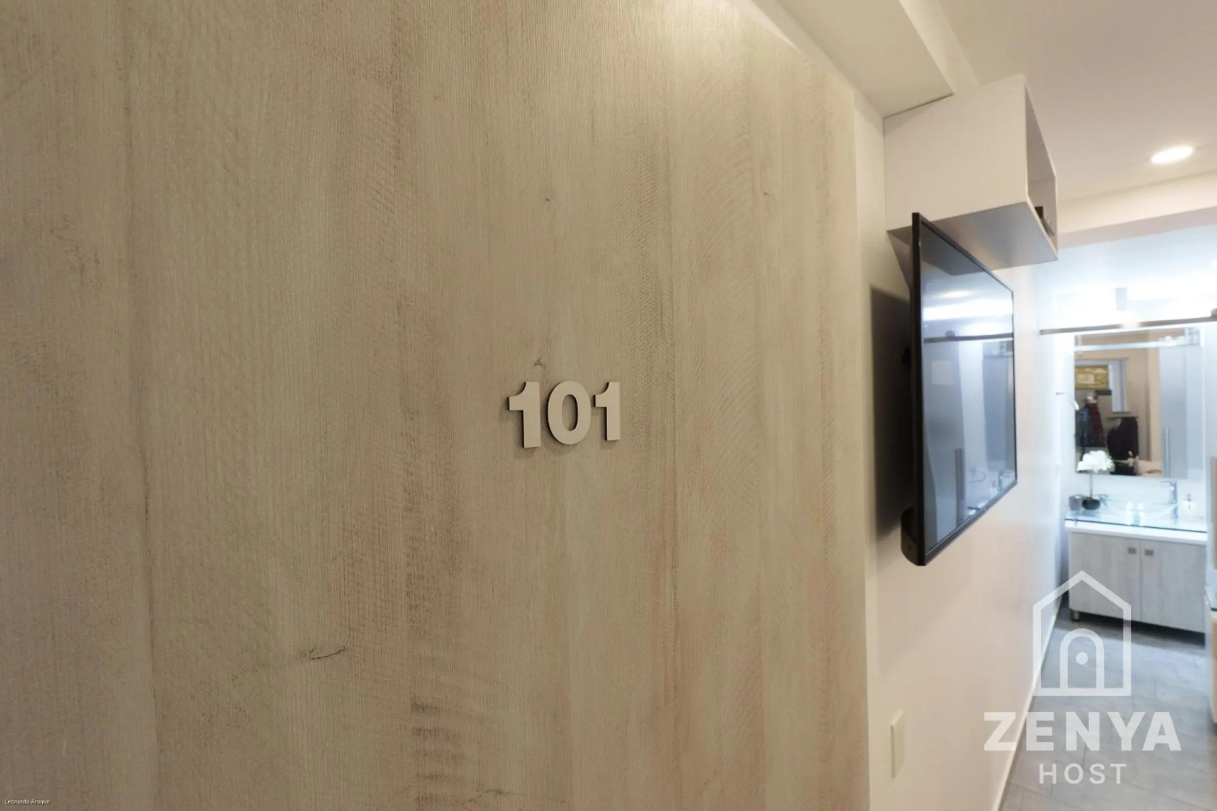 TV and multimedia in Recovery house by Zenya Host