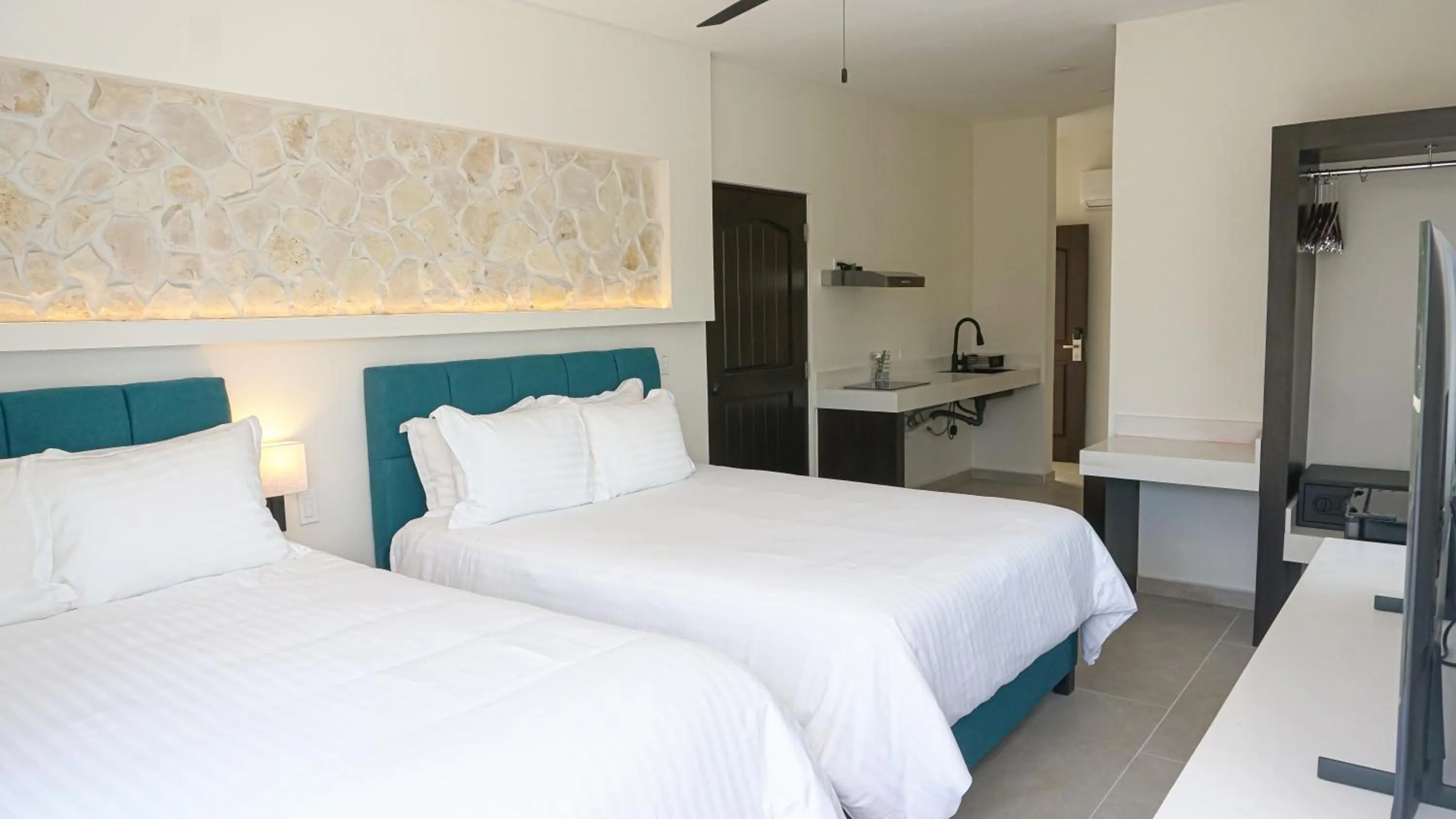 Photo of the whole room, Bed in Hotel Loreto Palmar