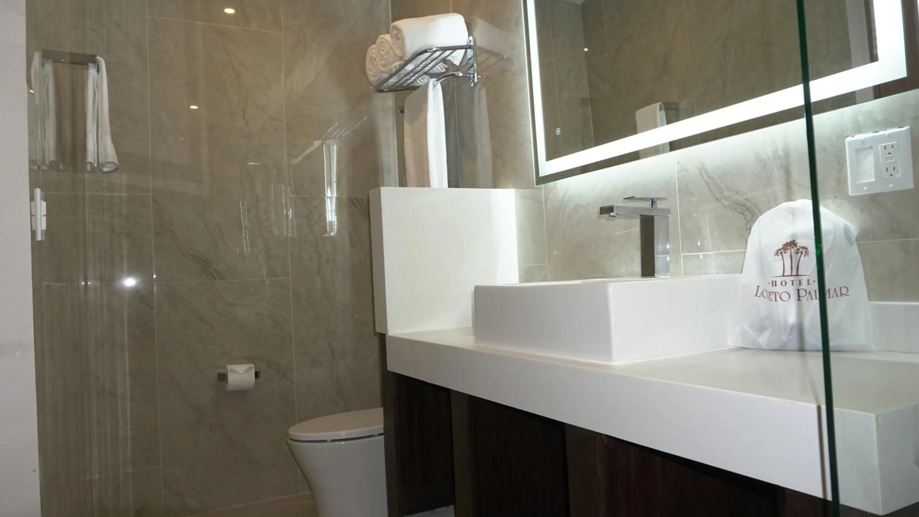 Shower in Hotel Loreto Palmar