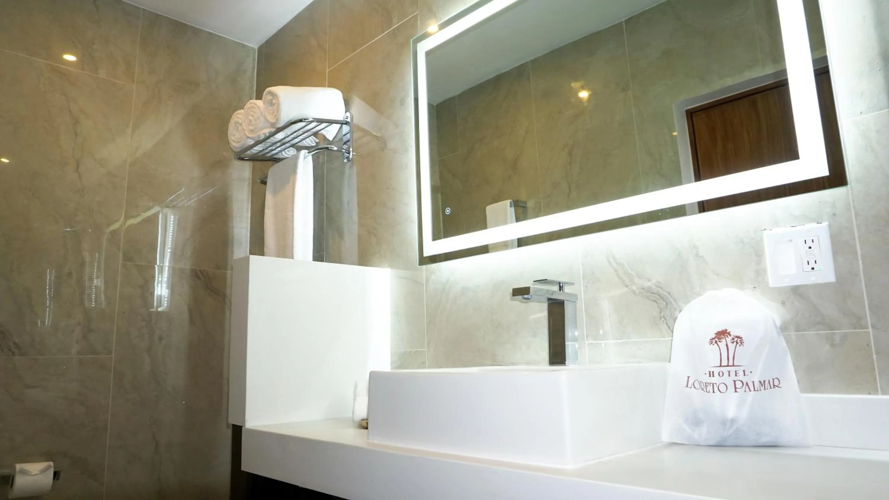 Bathroom in Hotel Loreto Palmar