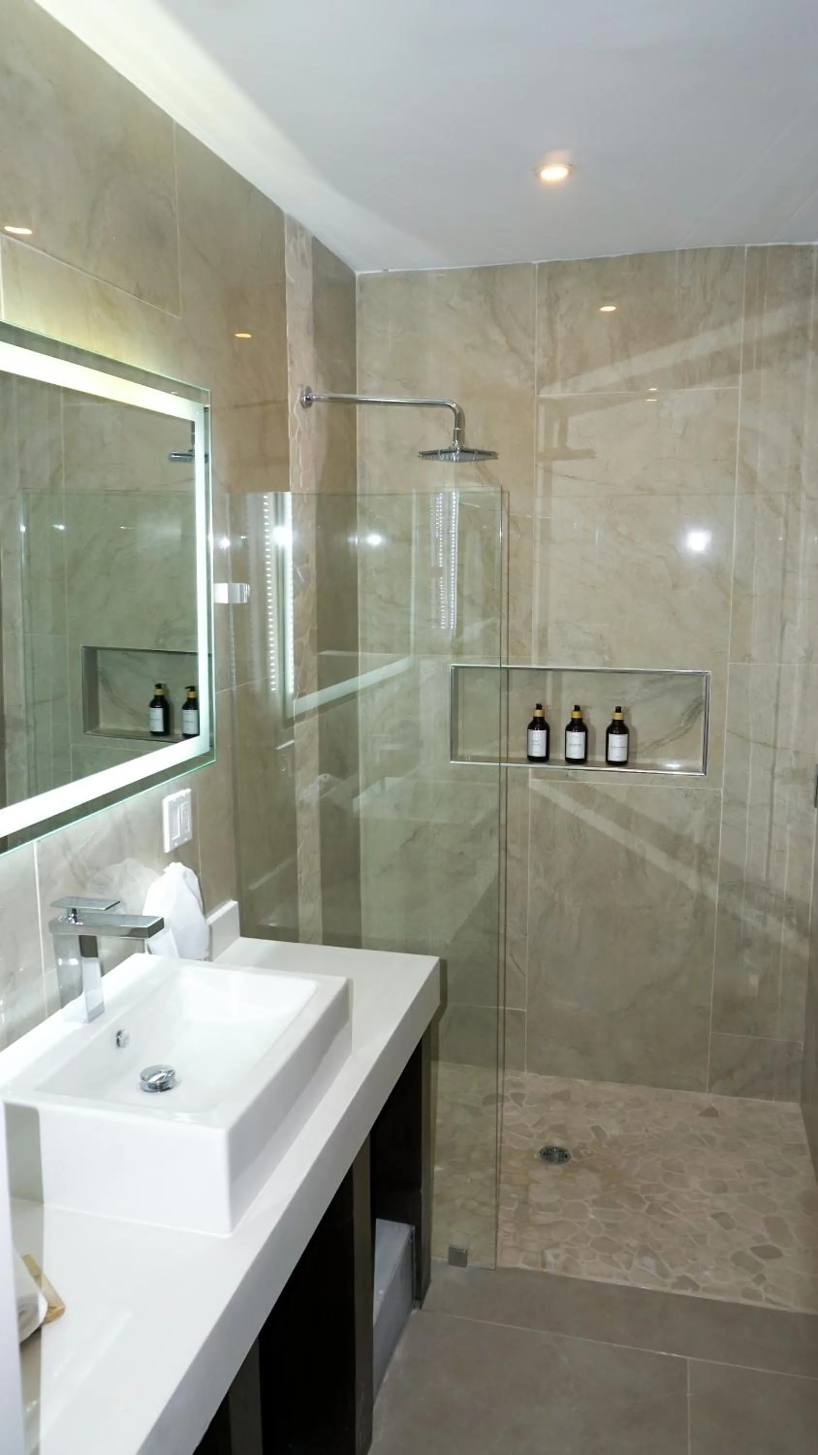 Shower in Hotel Loreto Palmar