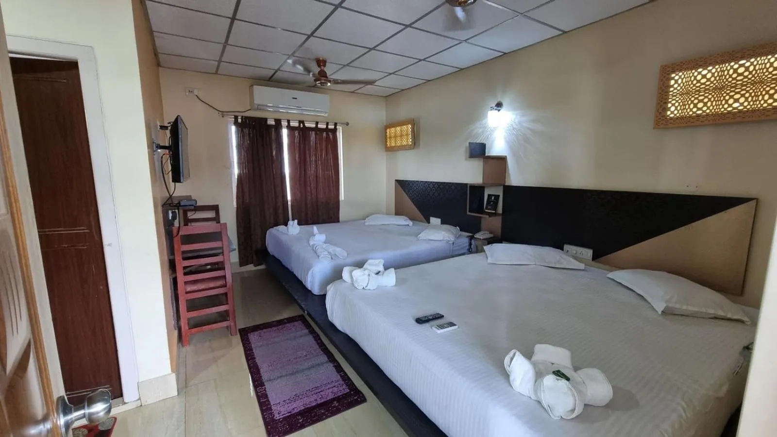 Photo of the whole room in Hotel Shreesh