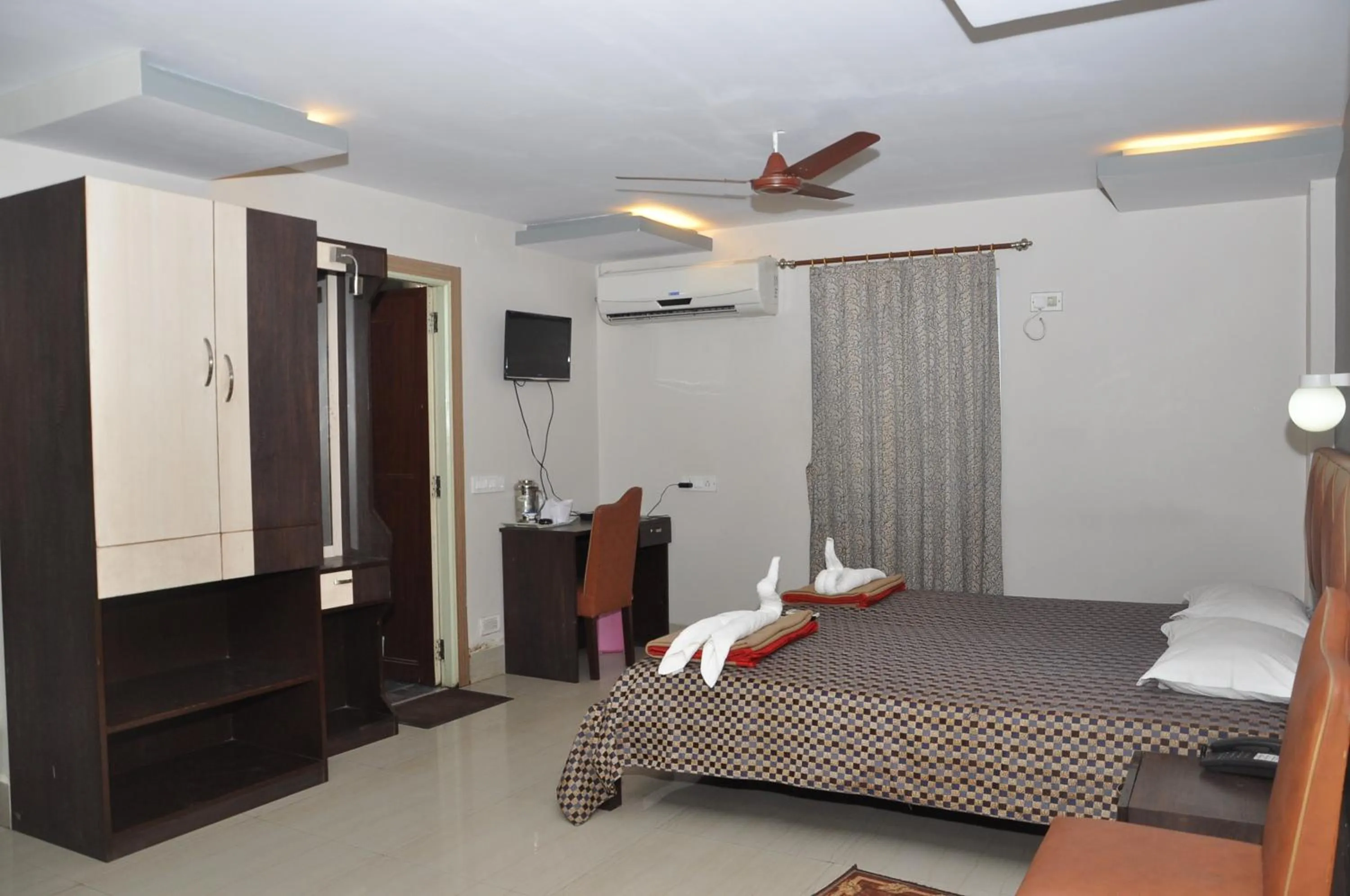 Photo of the whole room in Hotel Shreesh