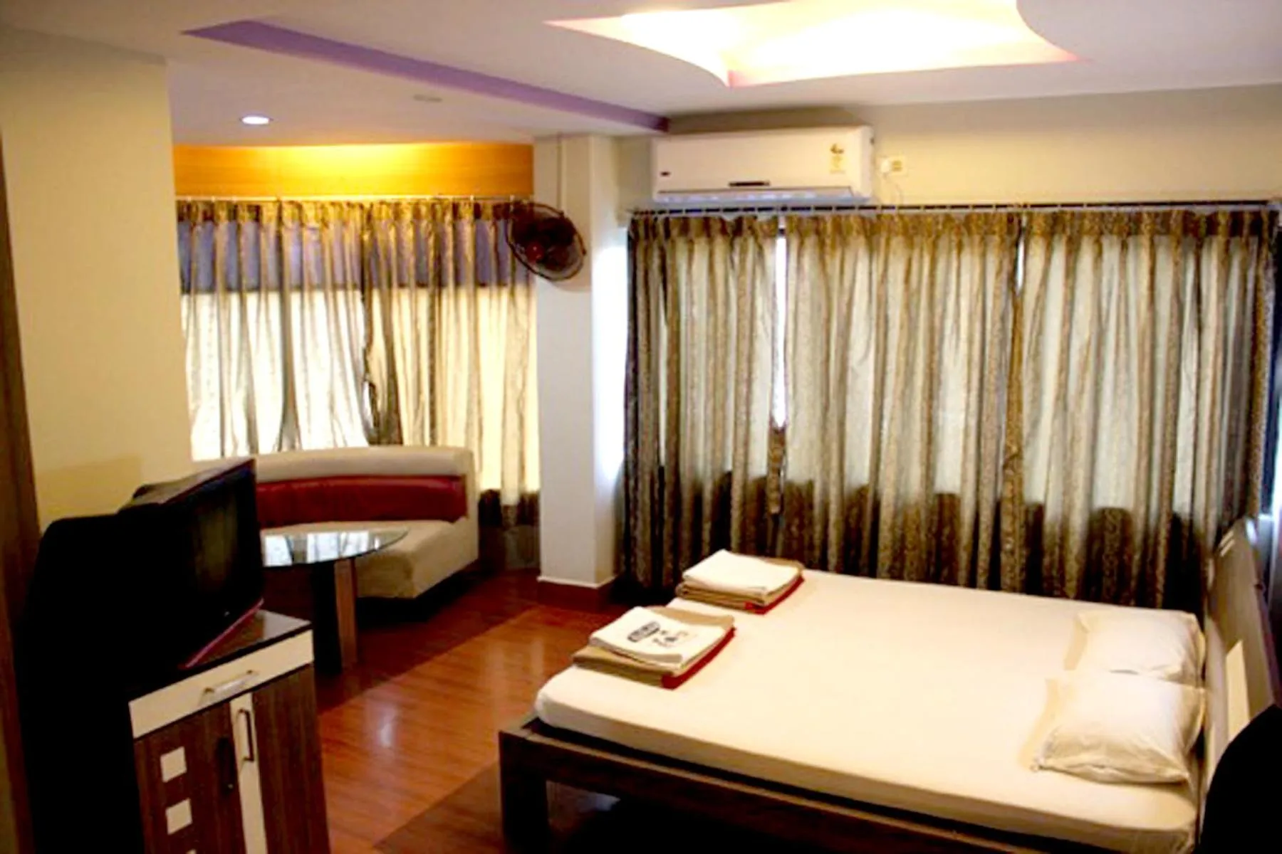 Photo of the whole room in Hotel Shreesh