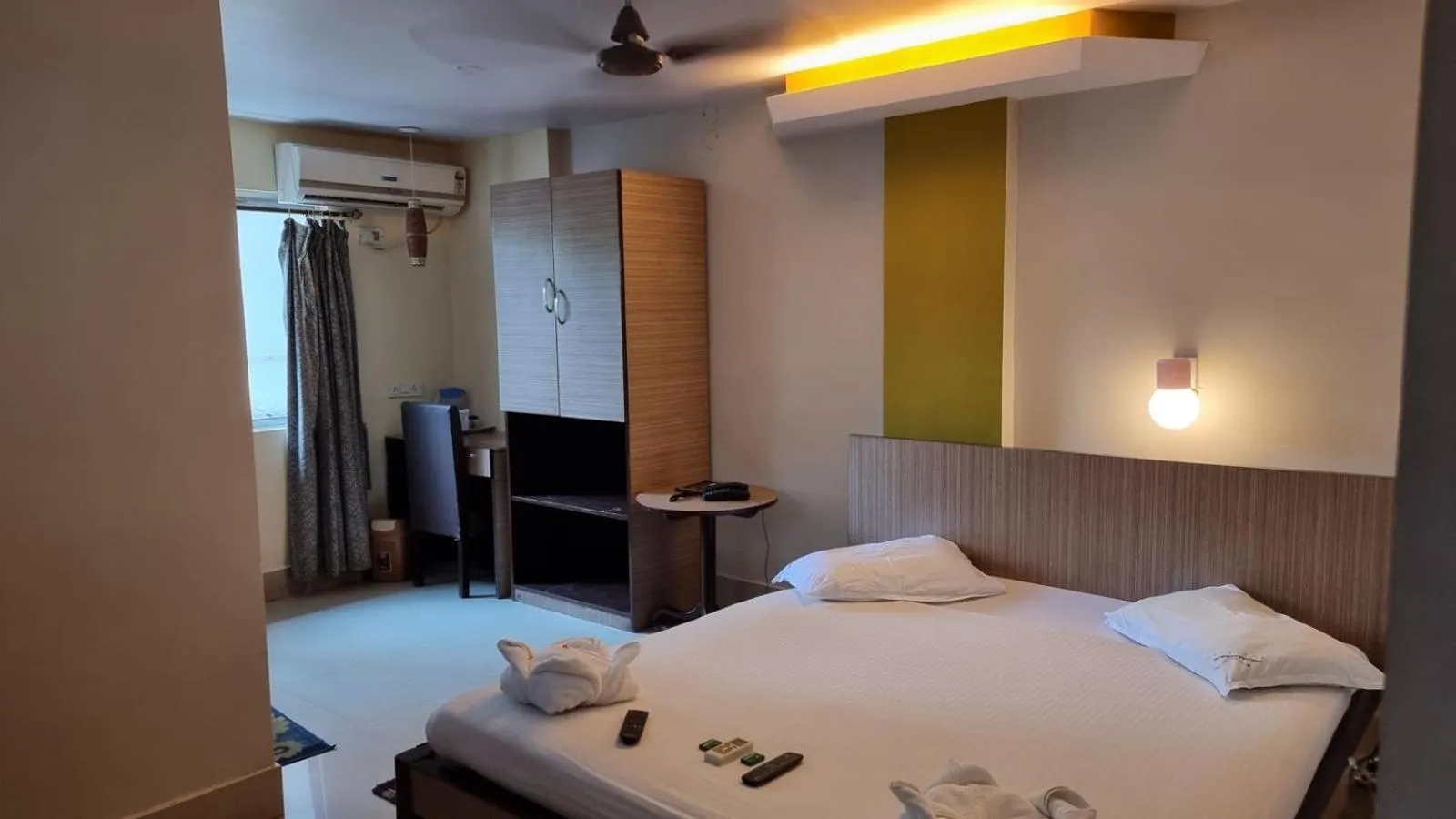 Photo of the whole room in Hotel Shreesh