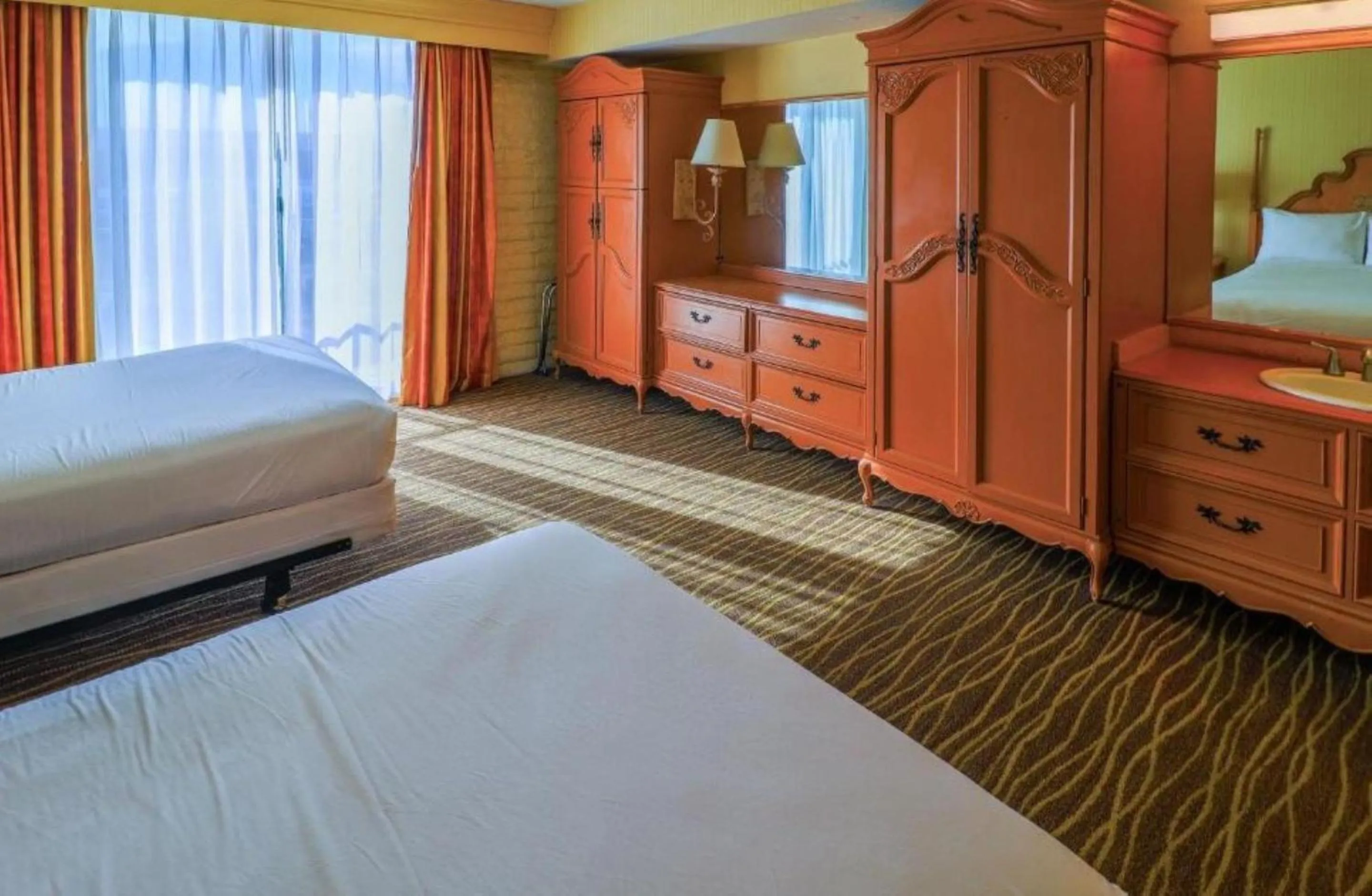 Bedroom, Bed in Studio 6 Phoenix, AZ – Sky Harbor