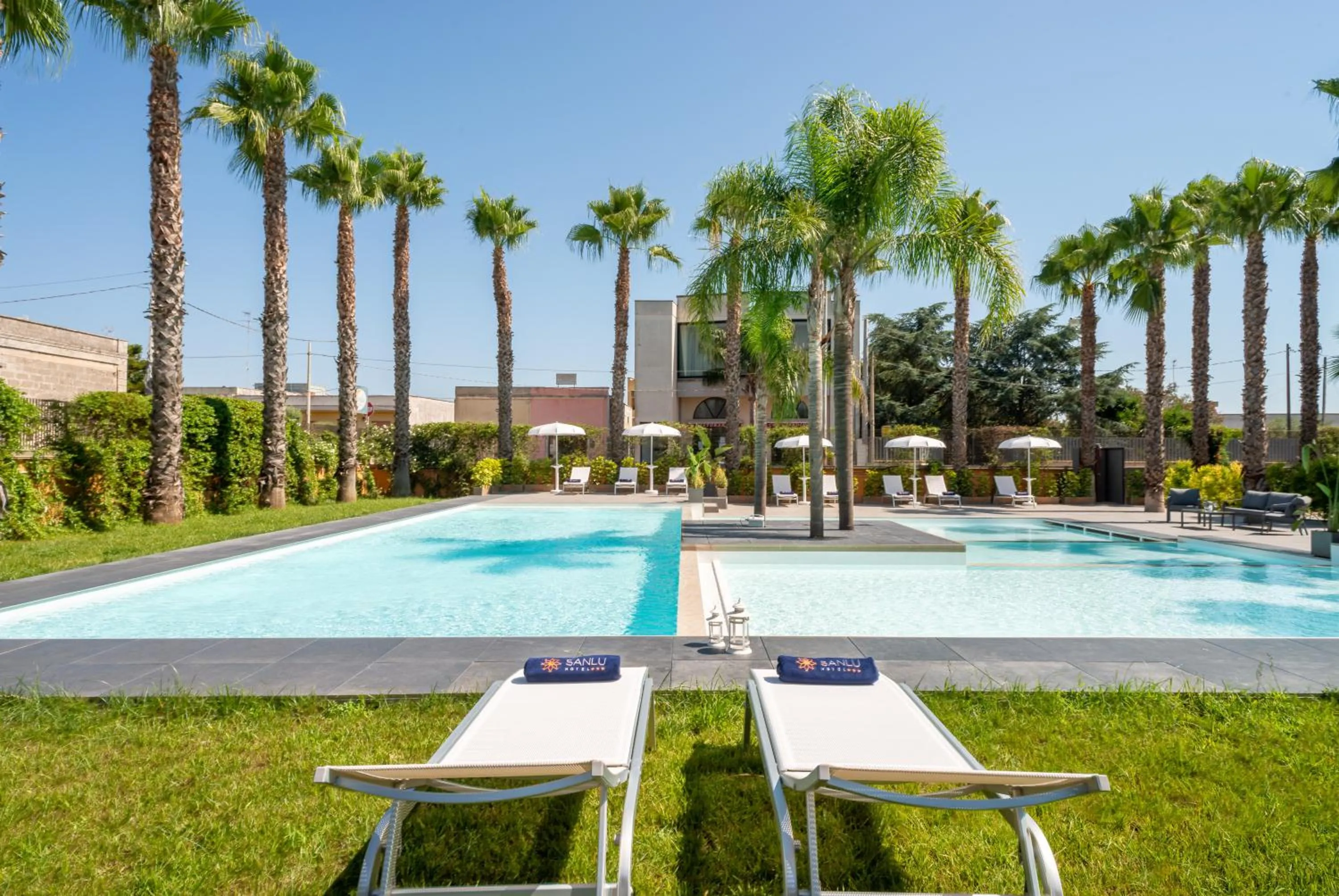 Swimming pool in Sanlu Hotel