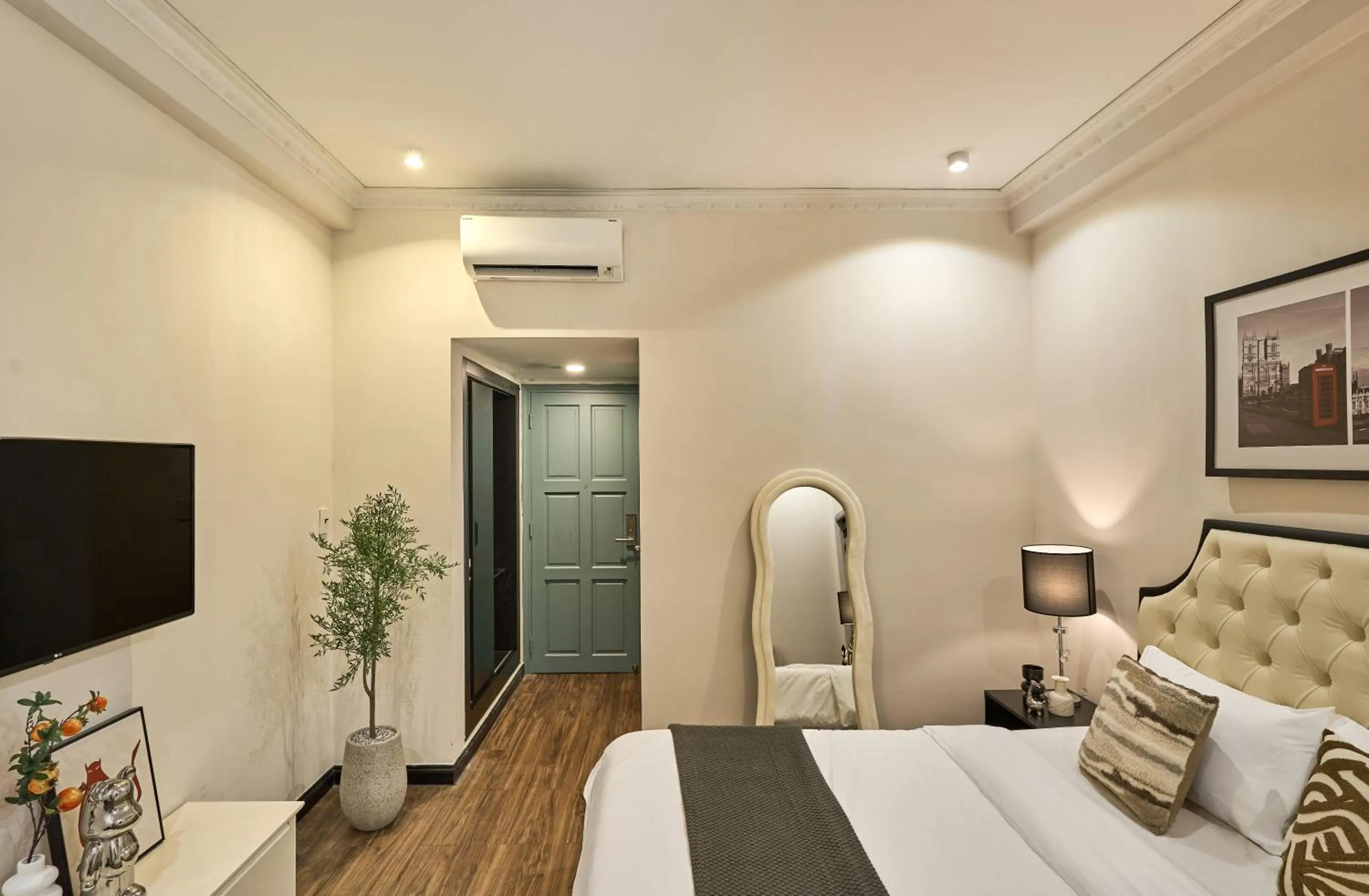 Communal lounge/ TV room, Bed in The Passion Lux Airport Hotel Apartment - Free Airport