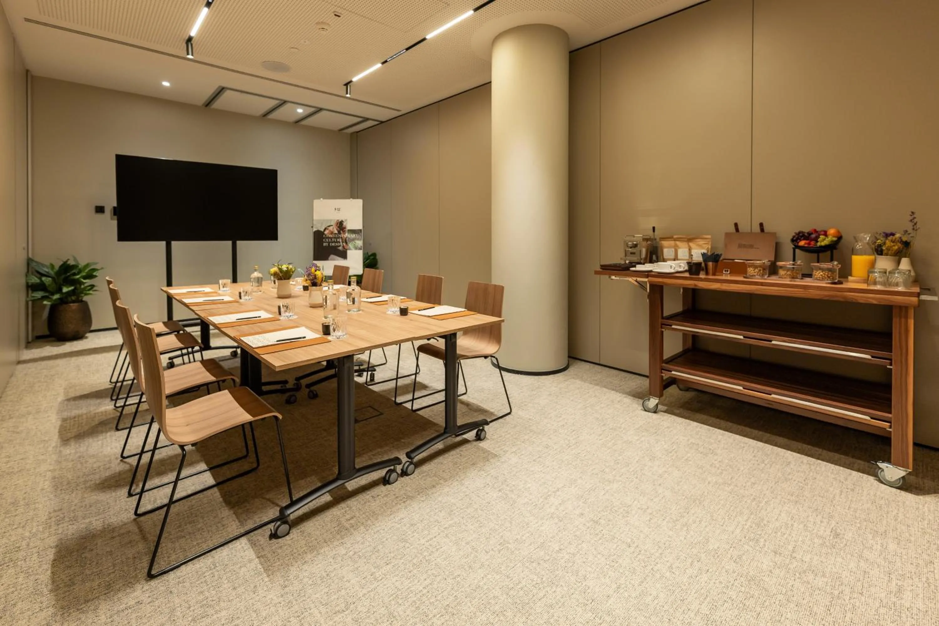 Meeting/conference room in ME Lisbon by Meliá