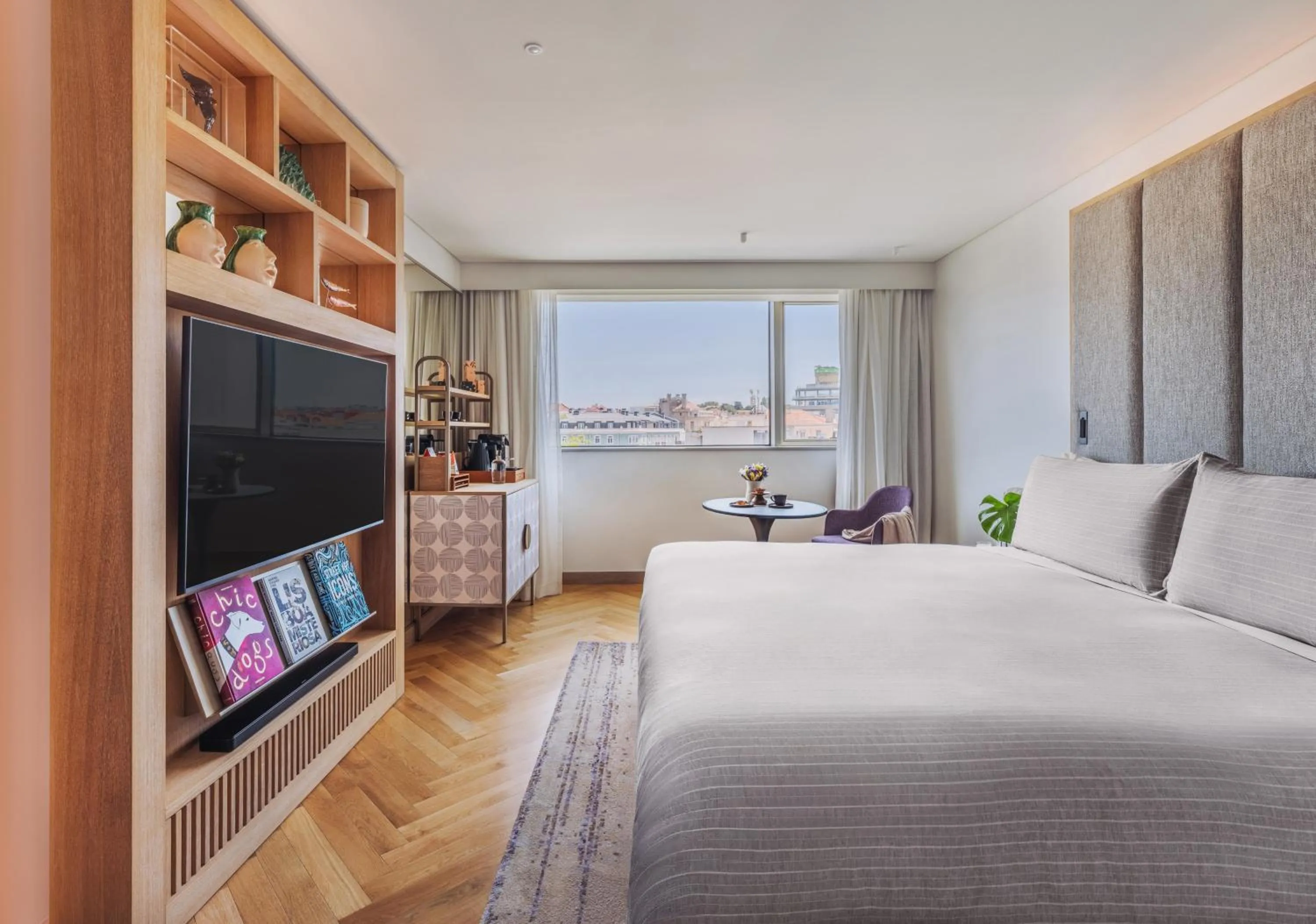 Photo of the whole room, Bed in ME Lisbon by Meliá