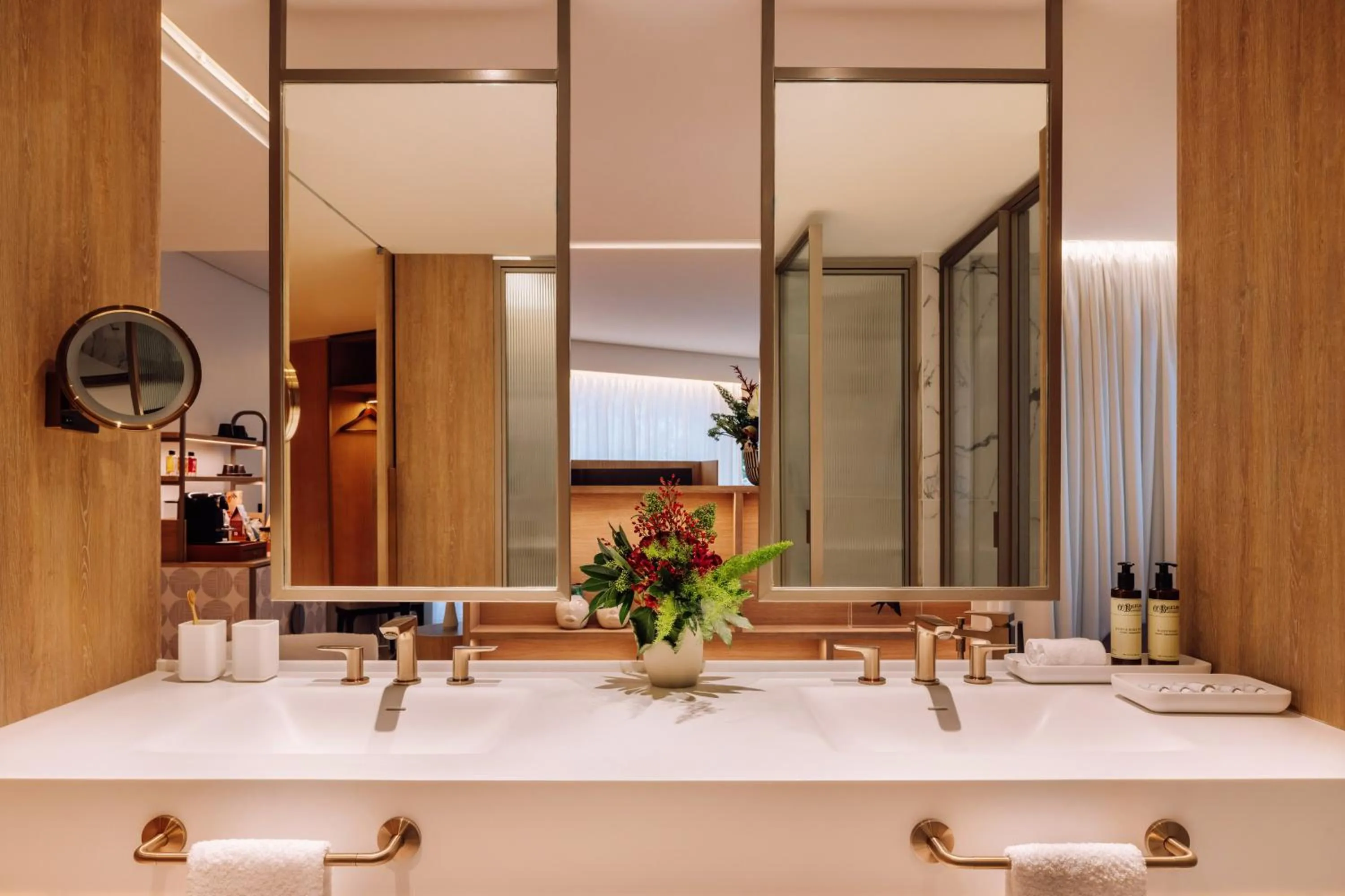 Bathroom in ME Lisbon by Meliá