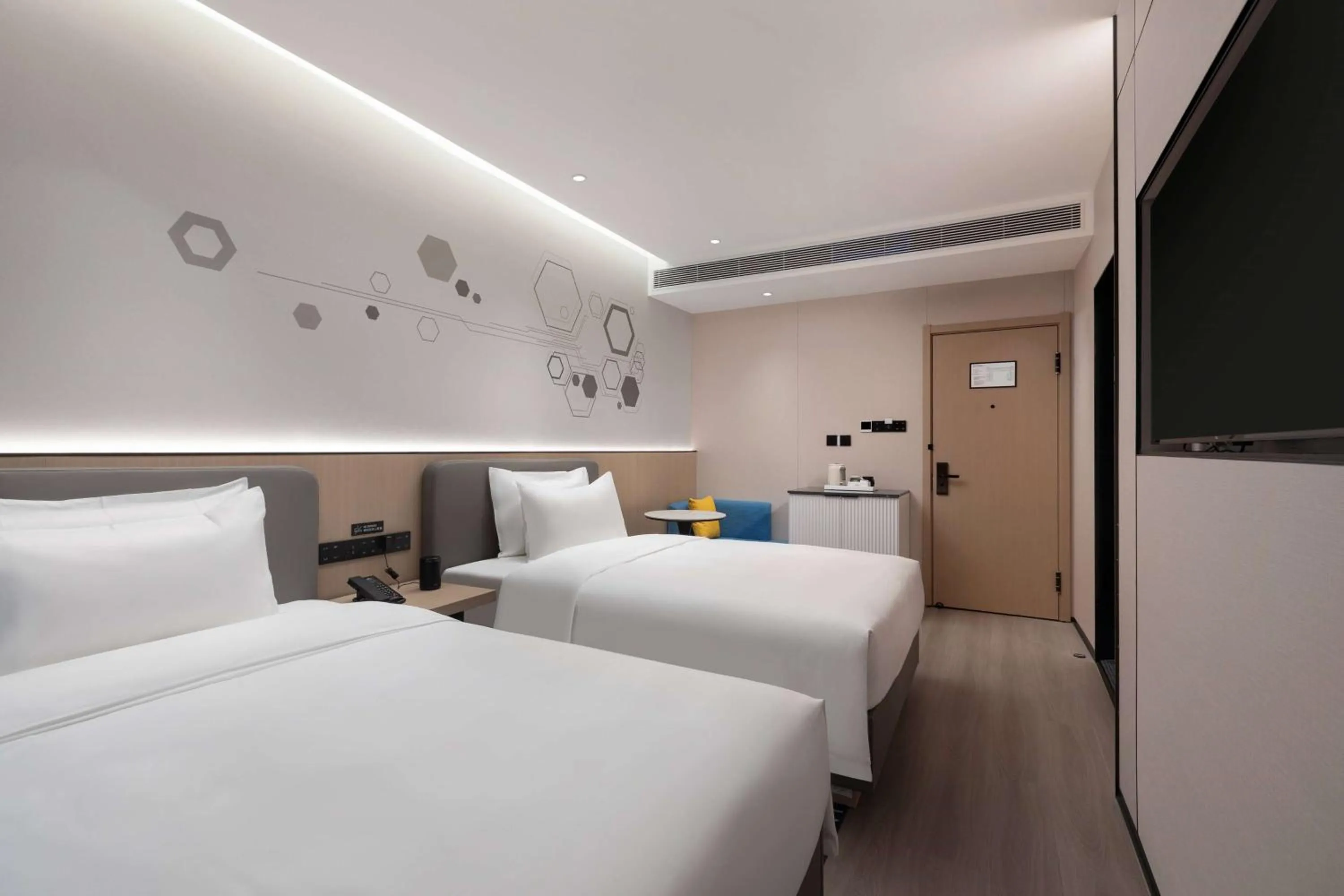 Photo of the whole room, Bed in Microtel by Wyndham Xian Beilin