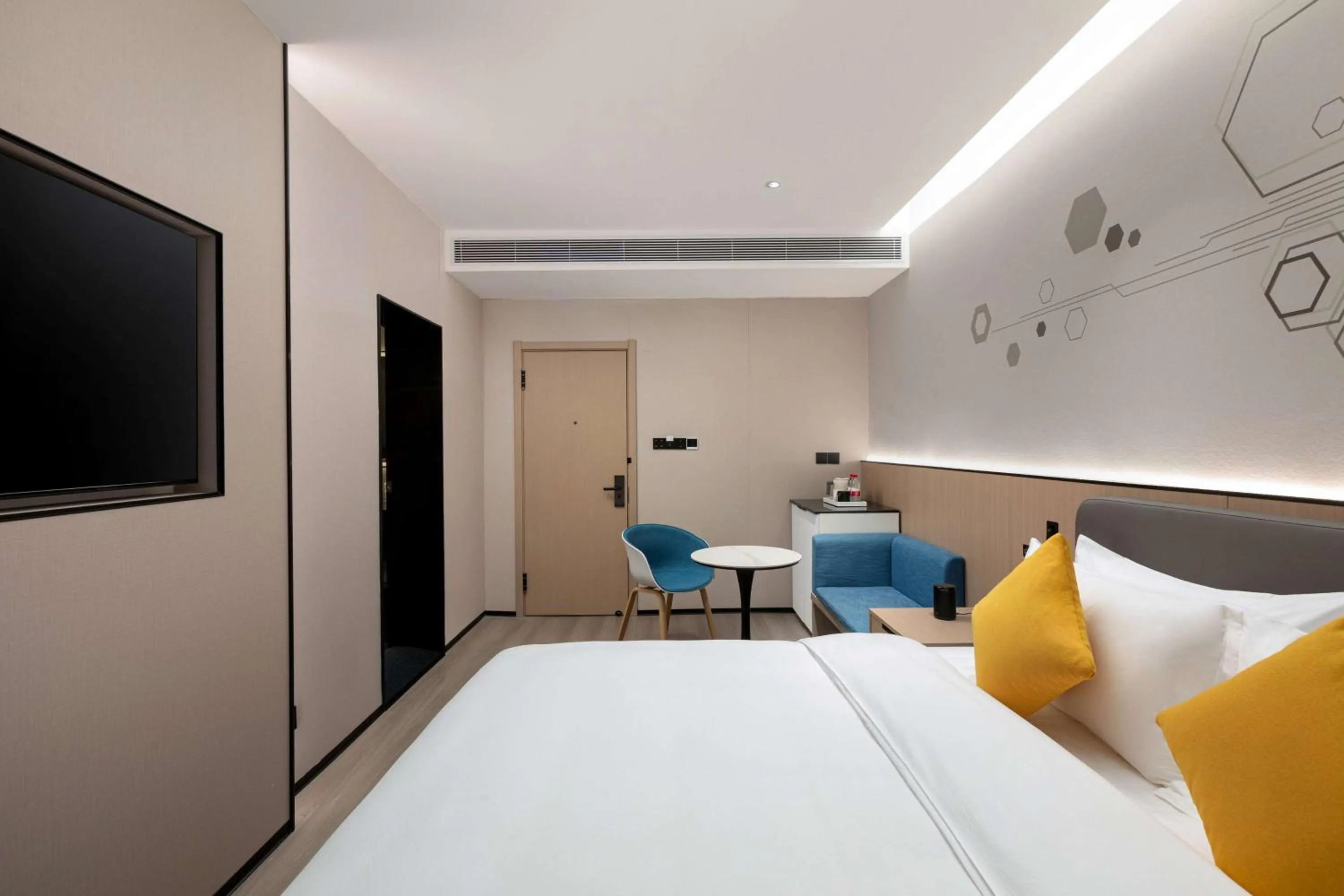 Photo of the whole room, Bed in Microtel by Wyndham Xian Beilin