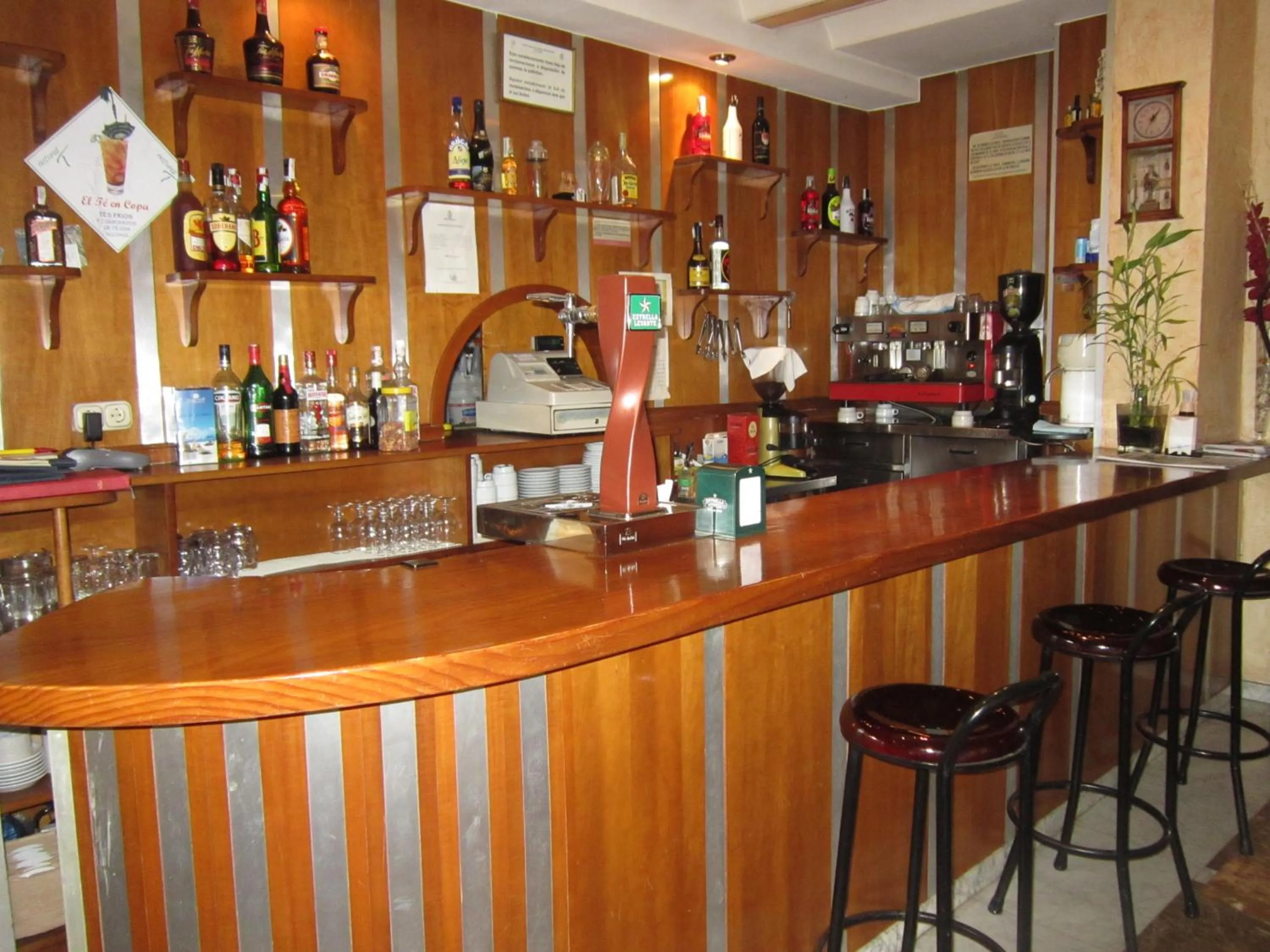 Lounge or bar in Hotel Mediterráneo