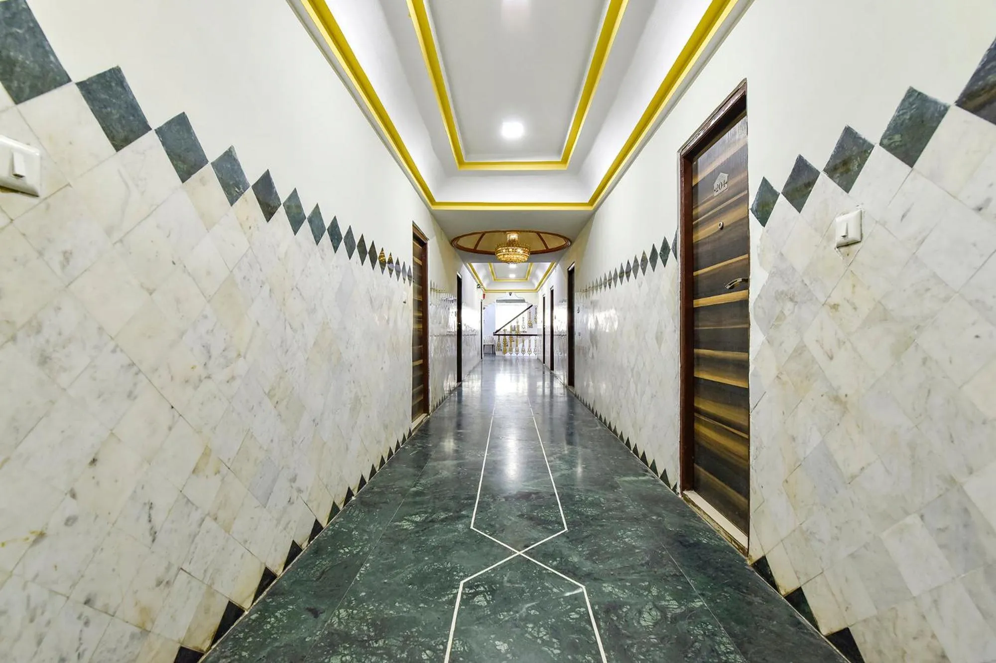 Lobby or reception in FabHotel Crystal Inn II - Paldi Char Rasta