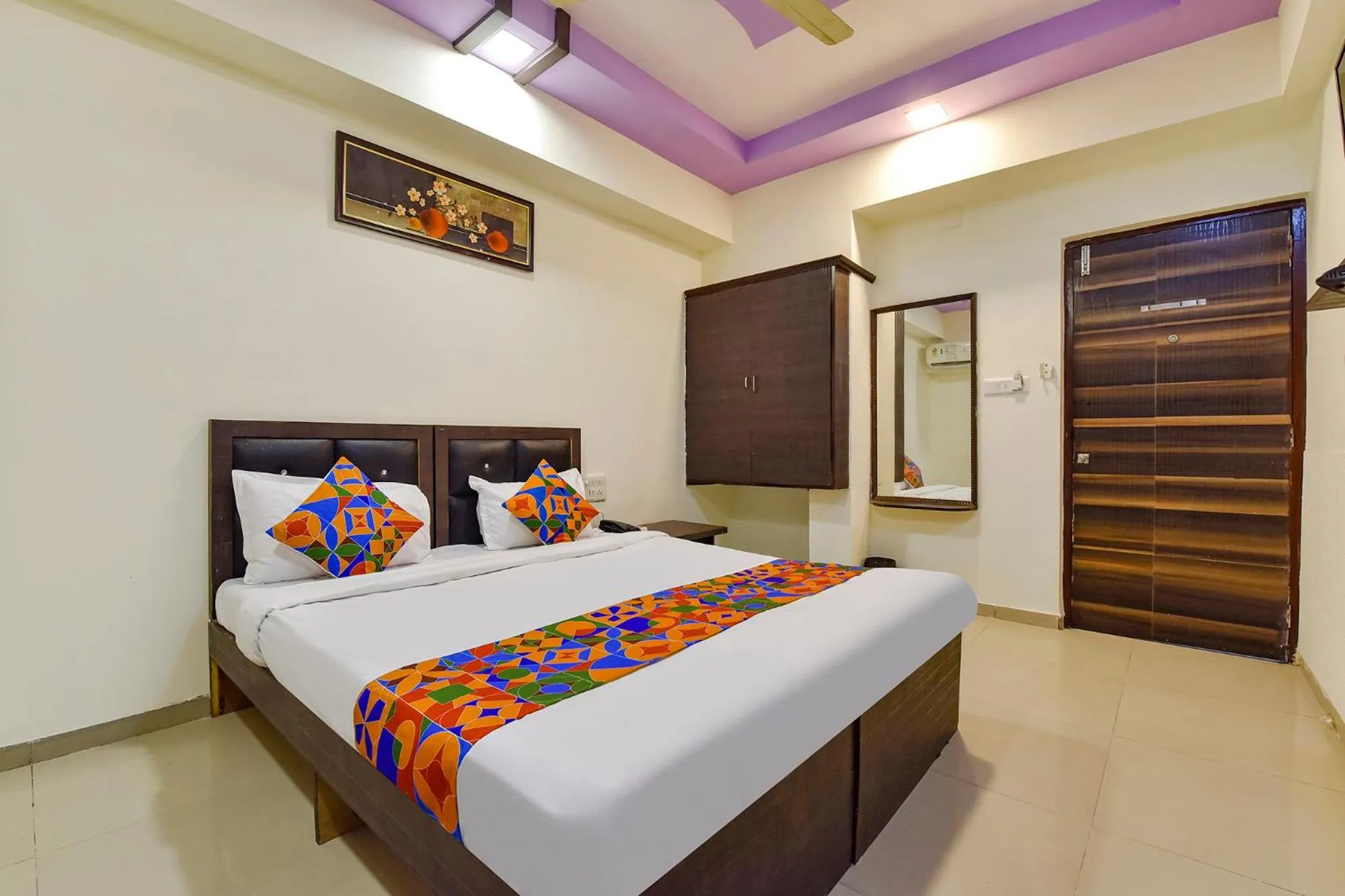 Bed in FabHotel Crystal Inn II - Paldi Char Rasta