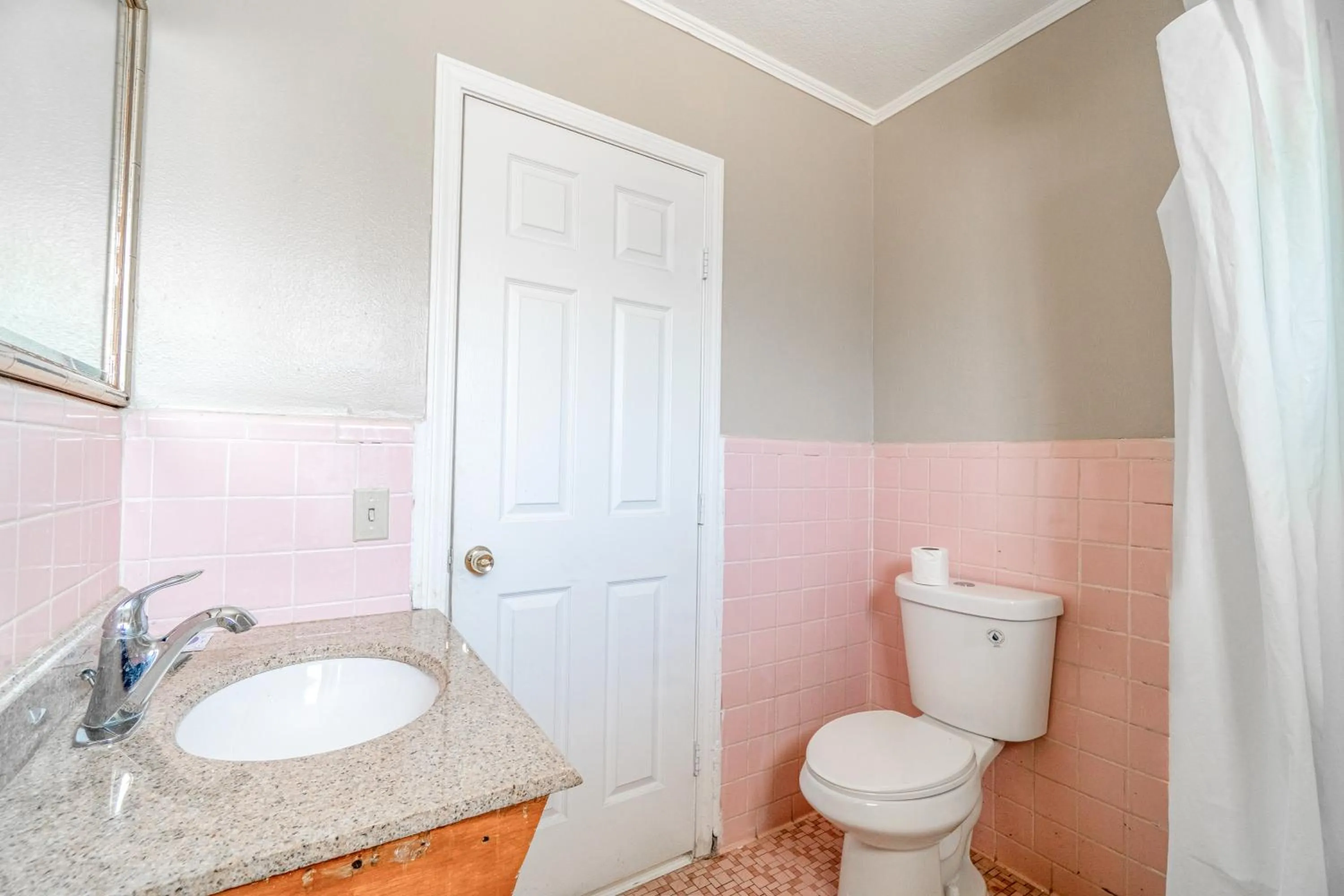 Bathroom in Cypress Inn Motel By OYO West Monroe I-20