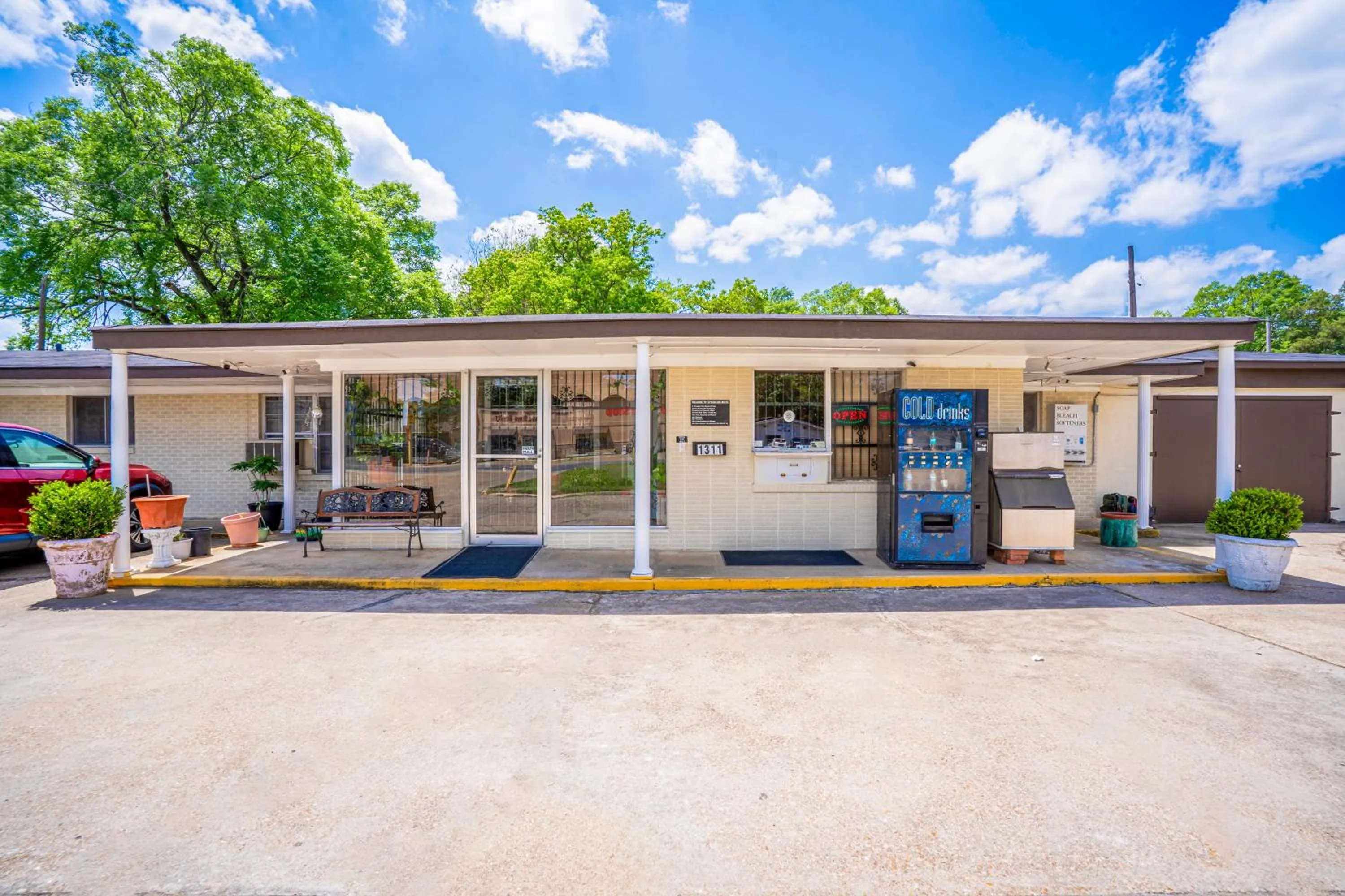 Property building in Cypress Inn Motel By OYO West Monroe I-20