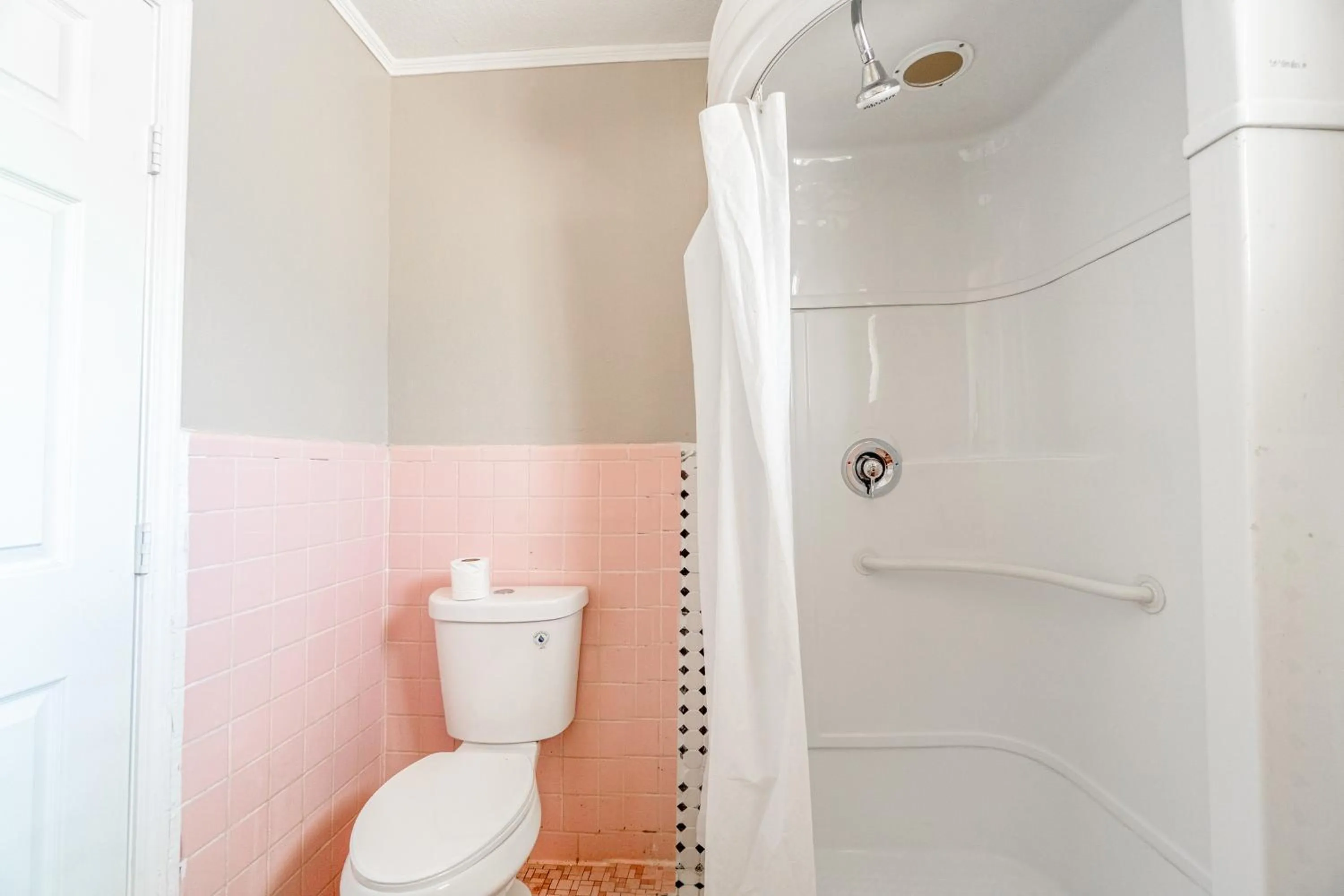 Bathroom in Cypress Inn Motel By OYO West Monroe I-20