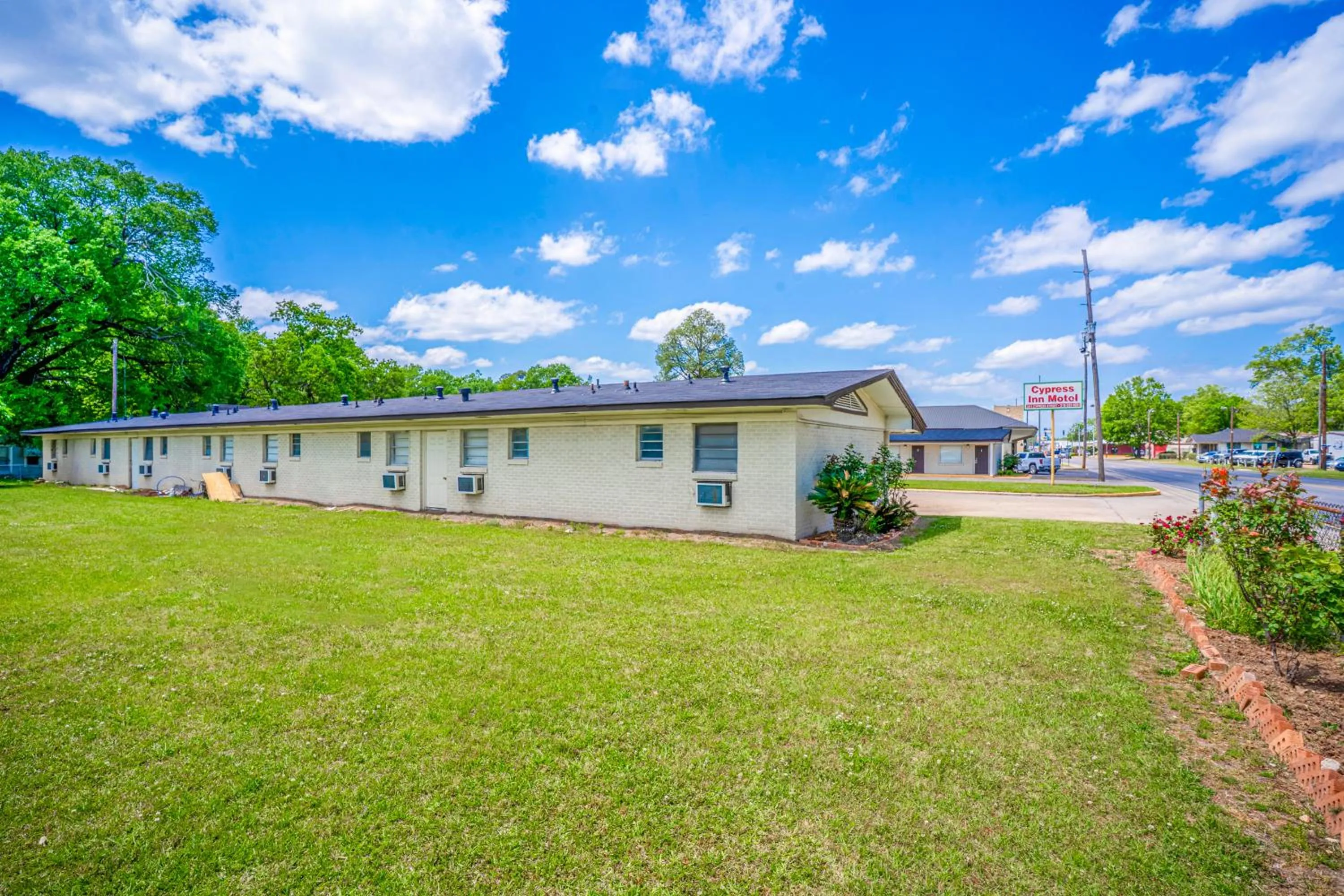 Property building in Cypress Inn Motel By OYO West Monroe I-20