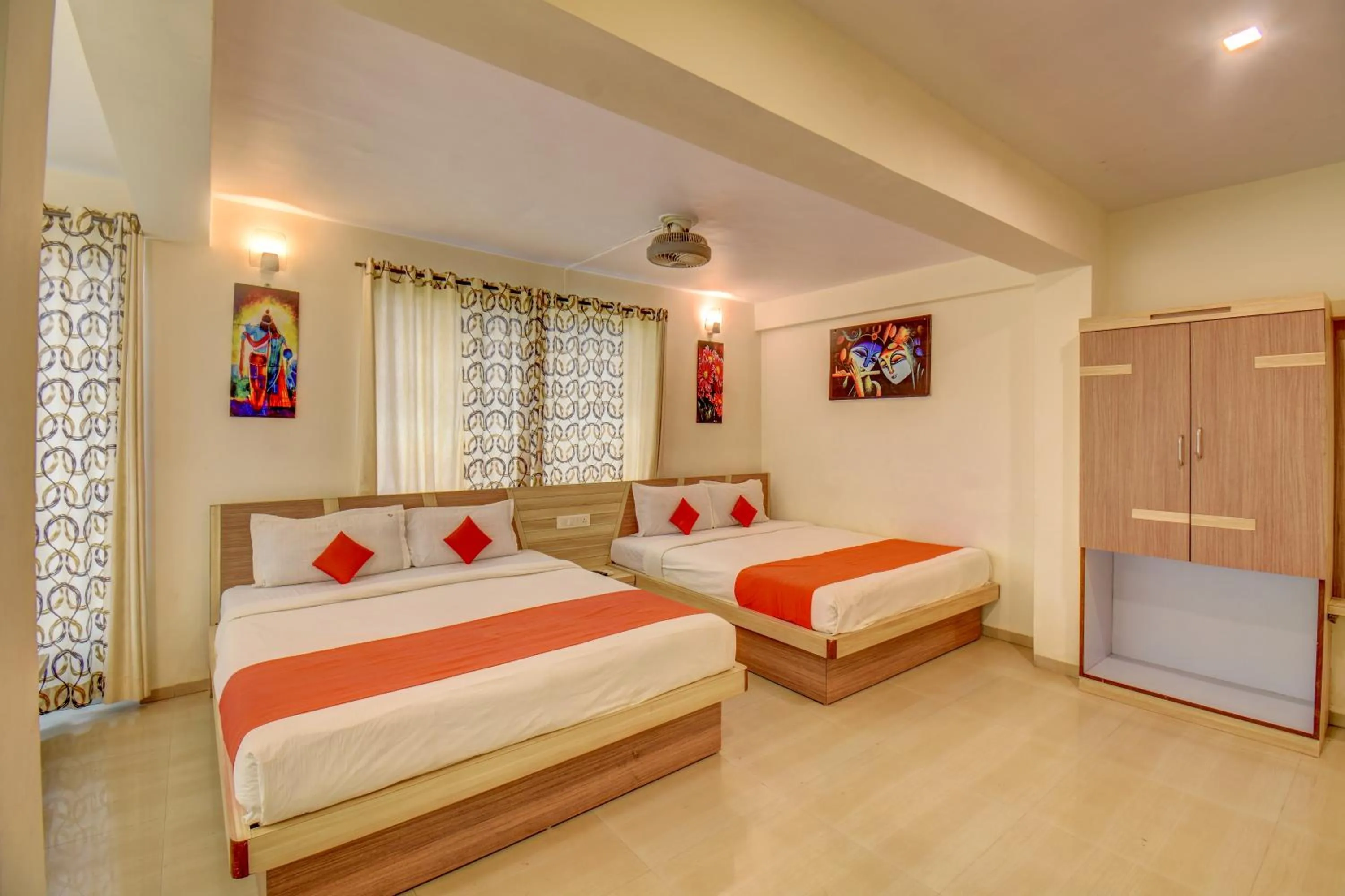Bed in JK Hotels & Spa, Mahabaleshwar