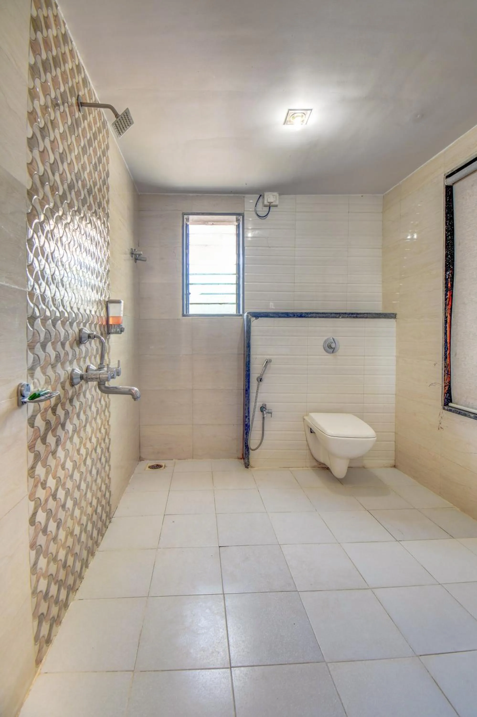 Shower in JK Hotels & Spa, Mahabaleshwar