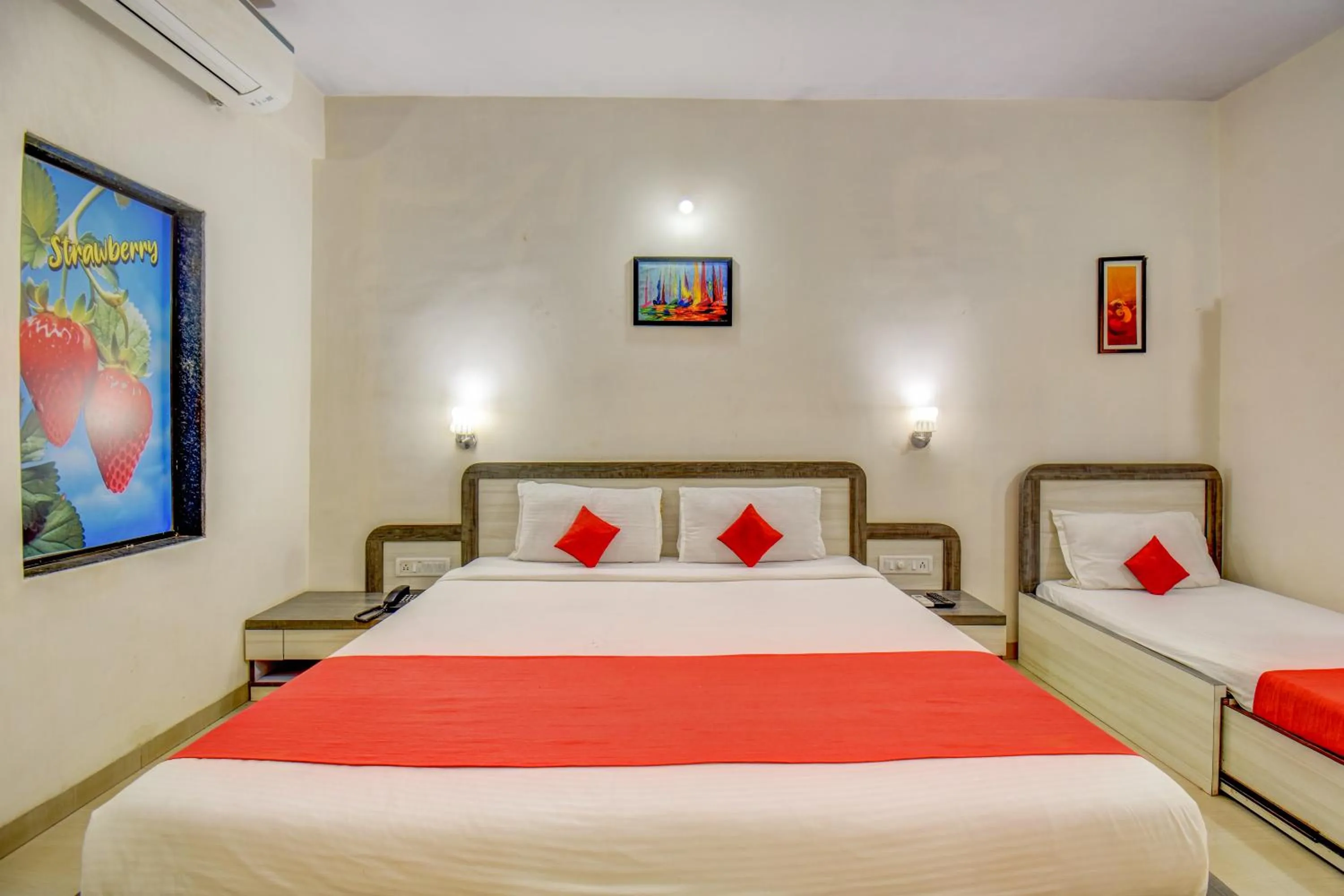 Bed in JK Hotels & Spa, Mahabaleshwar