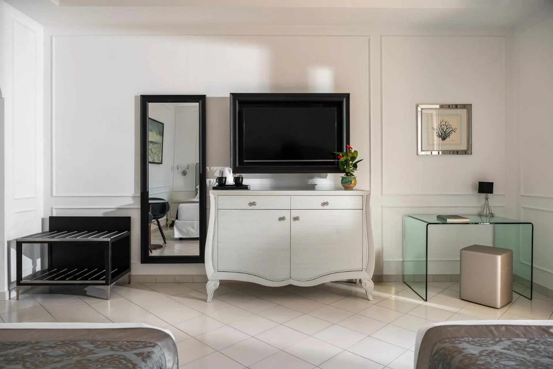 Photo of the whole room in Hotel Eden Roc