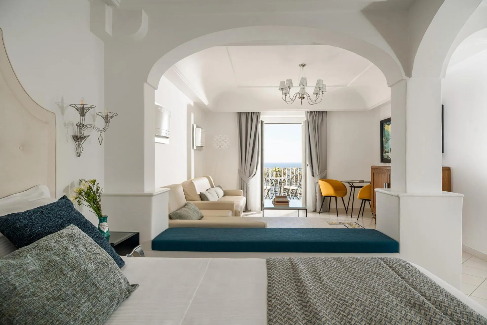 Living room, Bed in Hotel Eden Roc