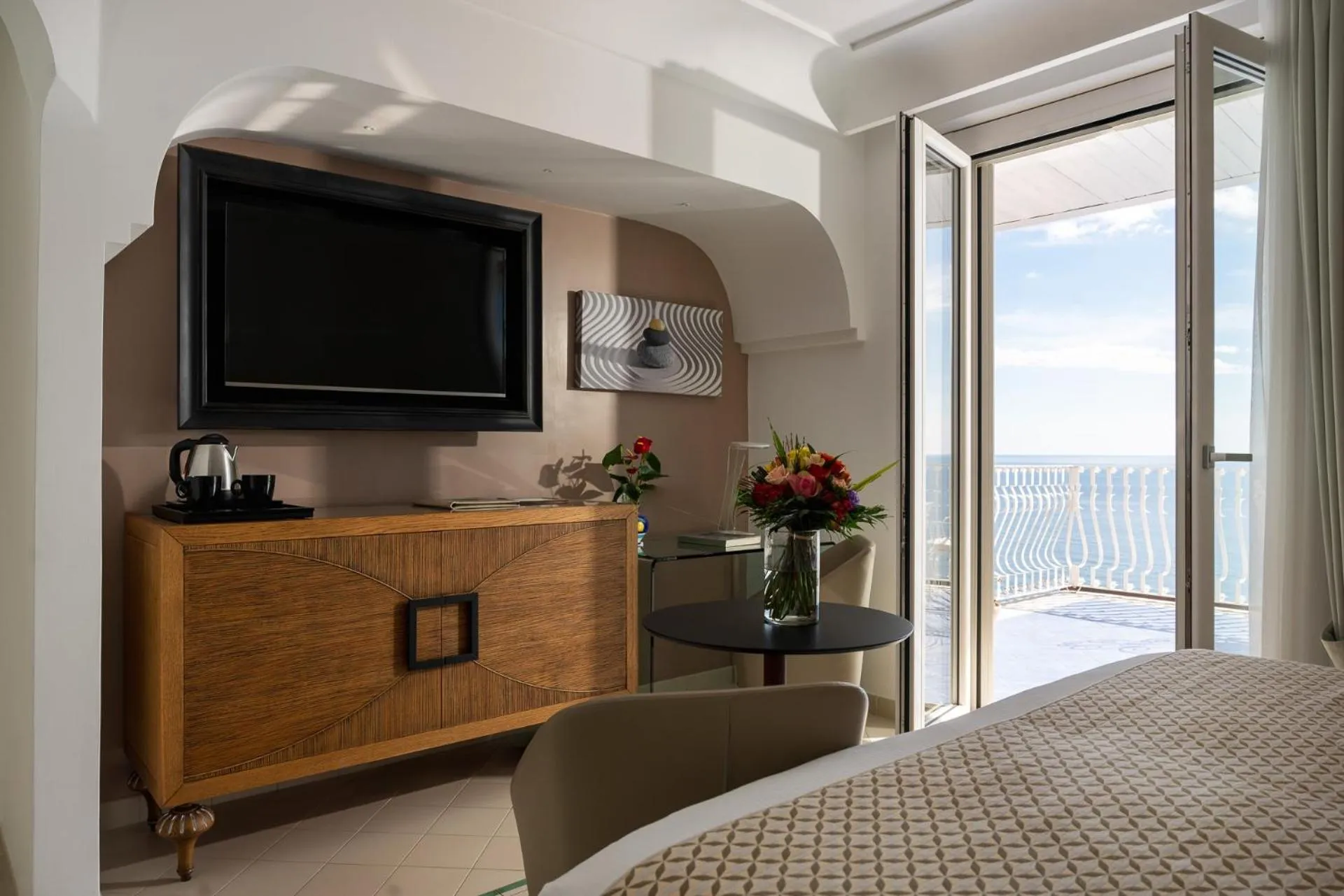 Photo of the whole room, Bed in Hotel Eden Roc