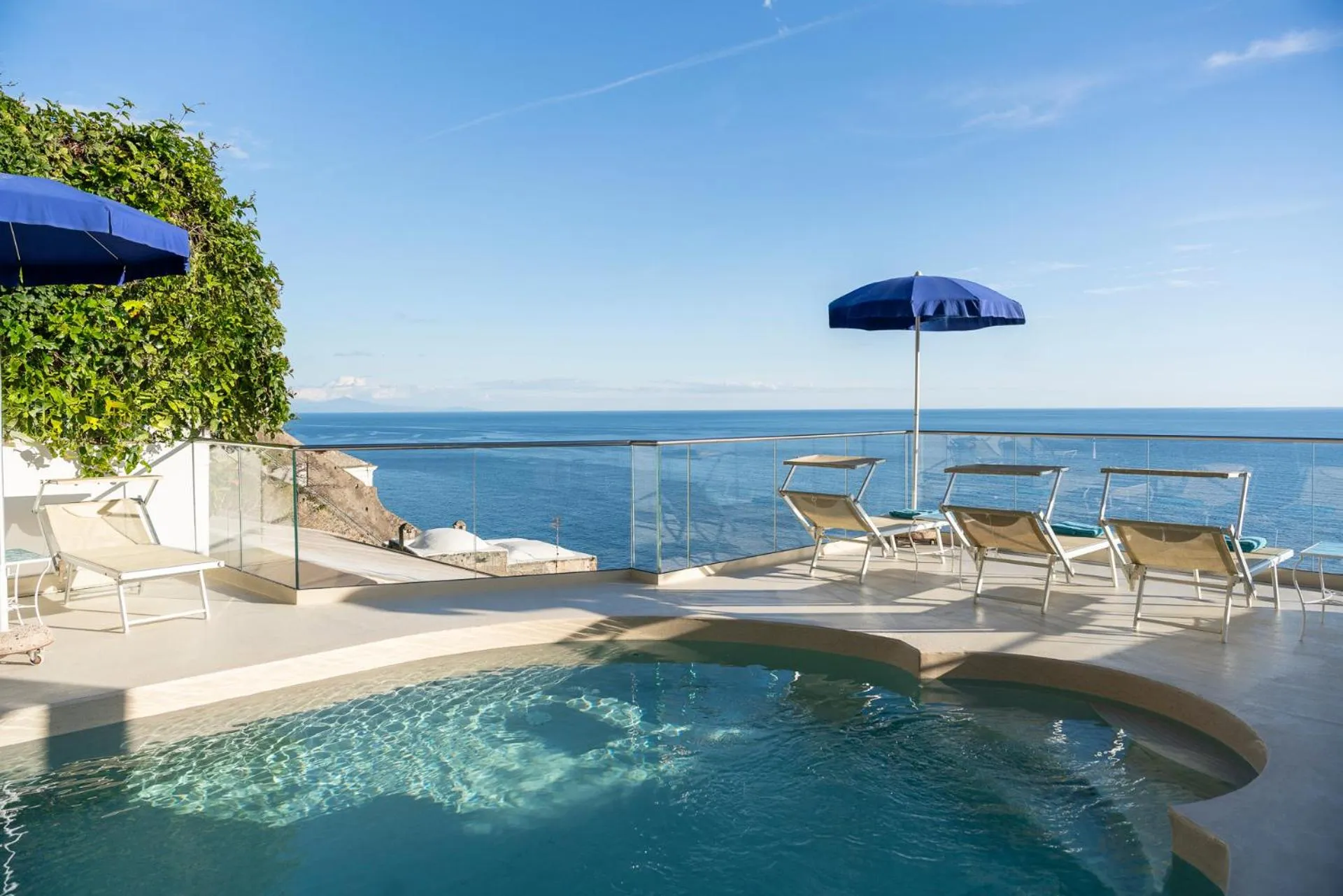 Swimming pool in Hotel Eden Roc