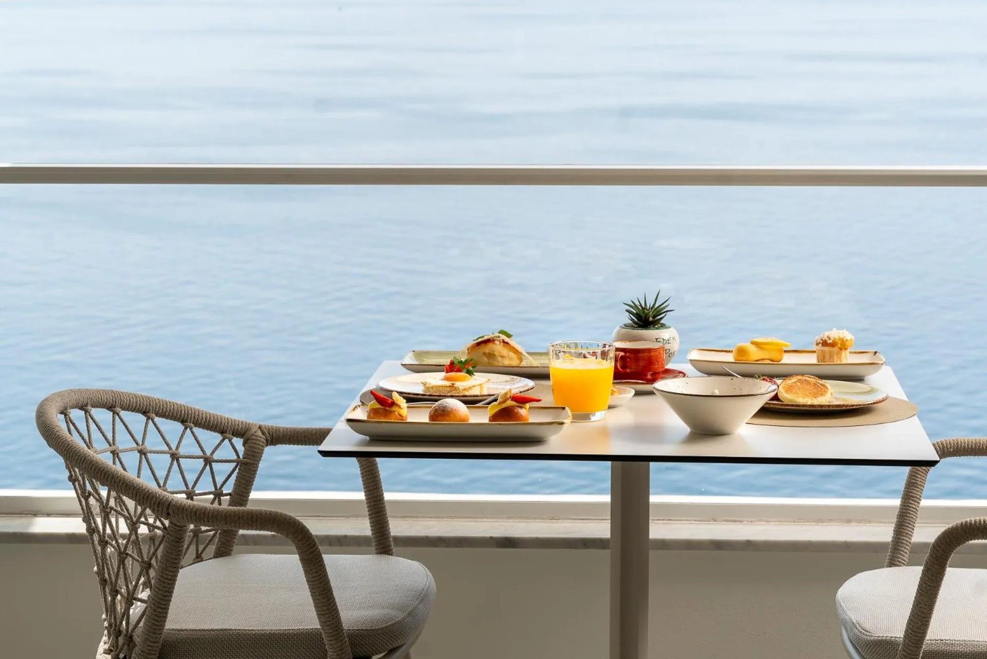 Breakfast in Hotel Eden Roc