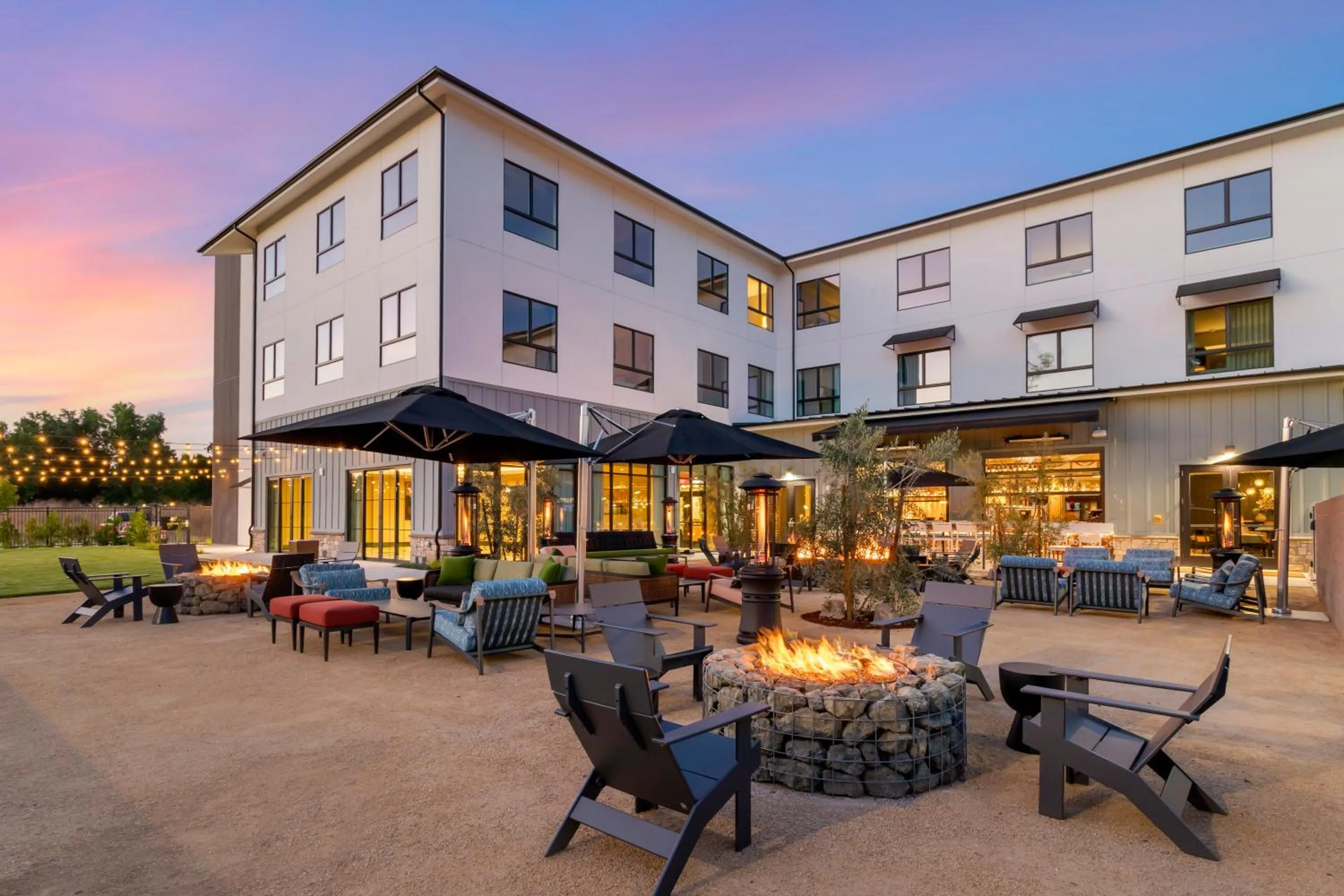 Patio in Cambria Hotel Templeton - Paso Robles
