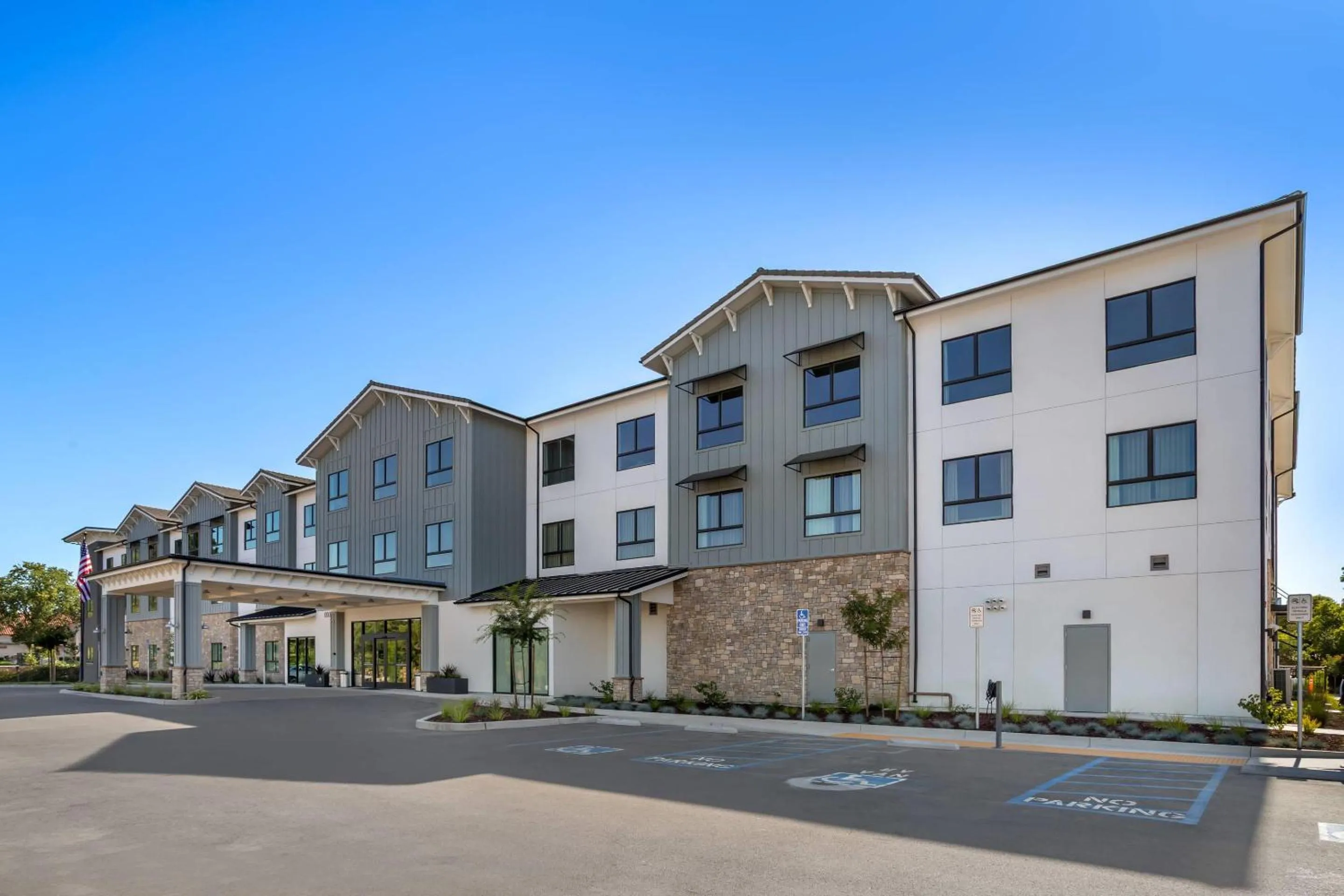 Property building in Cambria Hotel Templeton - Paso Robles